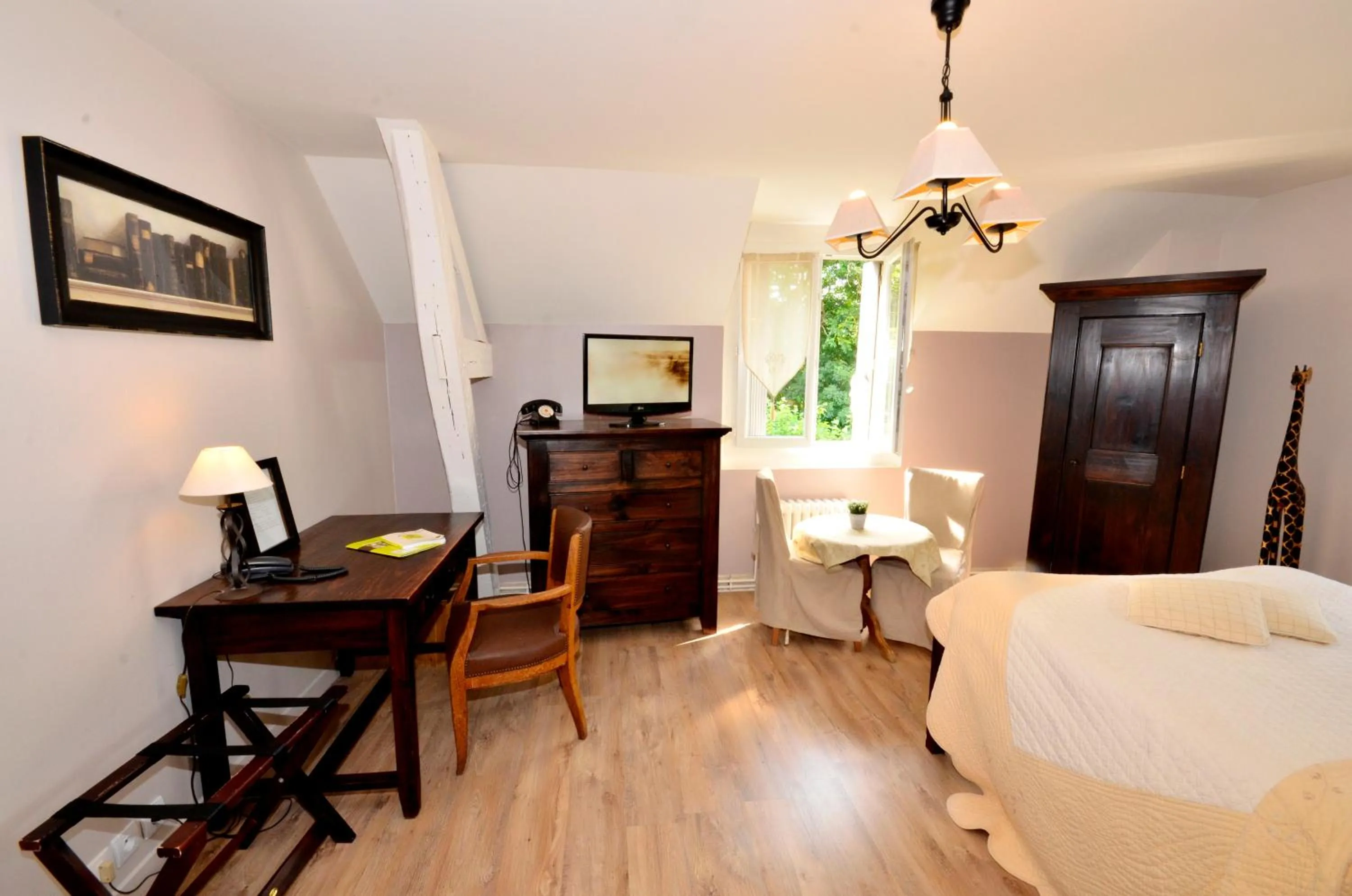 Photo of the whole room in Logis Hôtel De La Chapelle