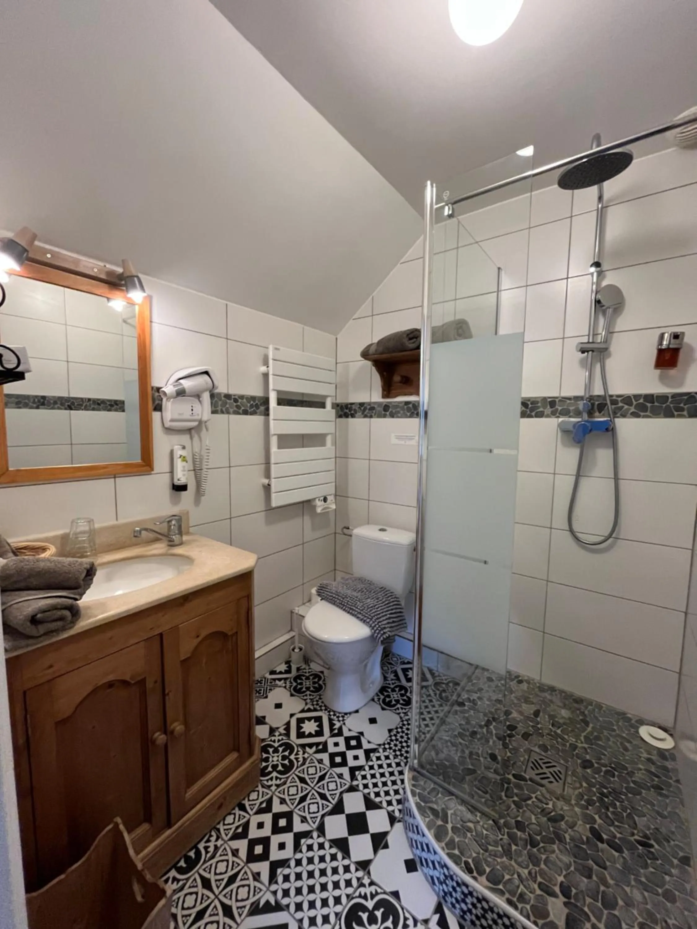 Bathroom in Logis Hôtel De La Chapelle