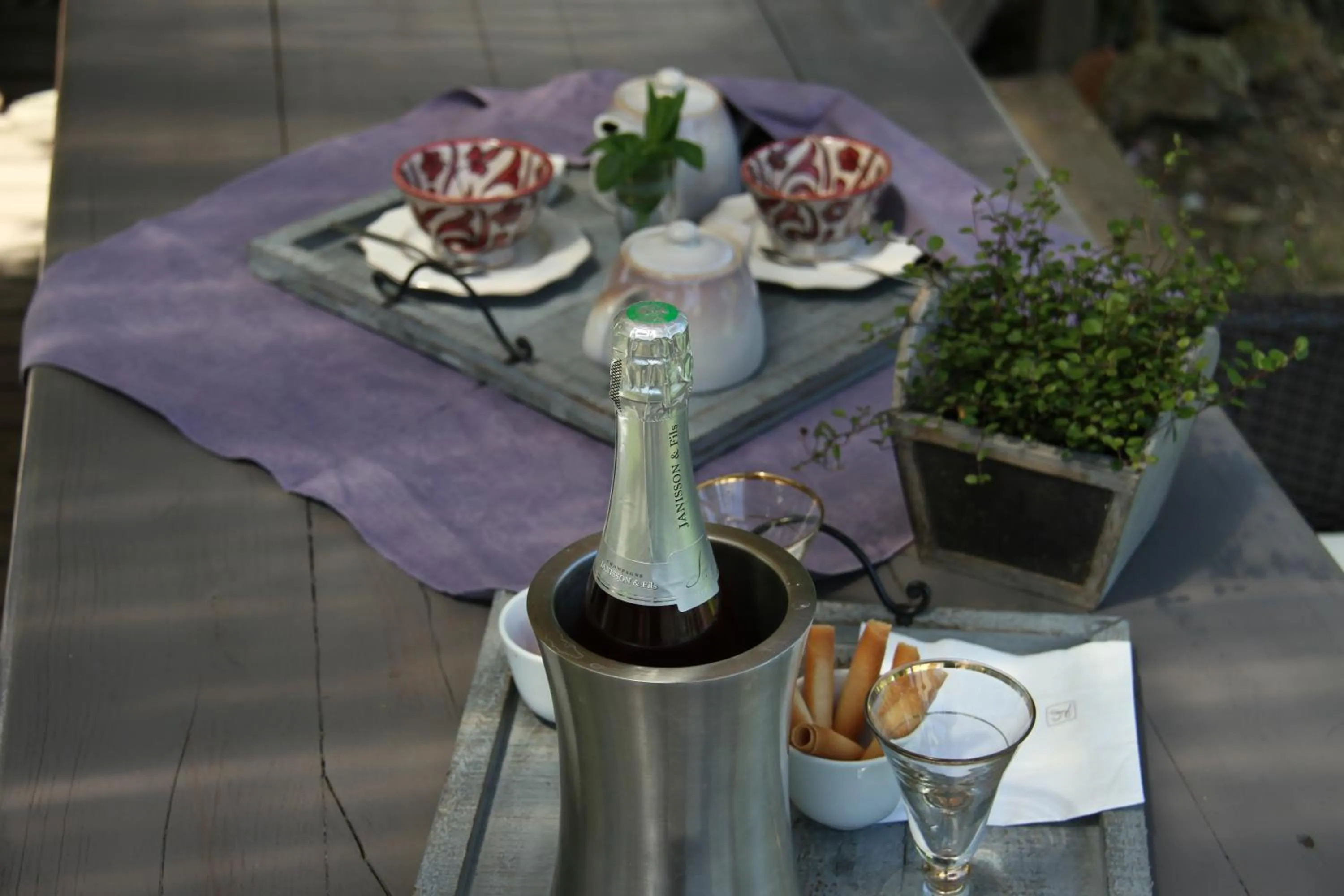 Alcoholic drinks in Logis Hôtel De La Chapelle