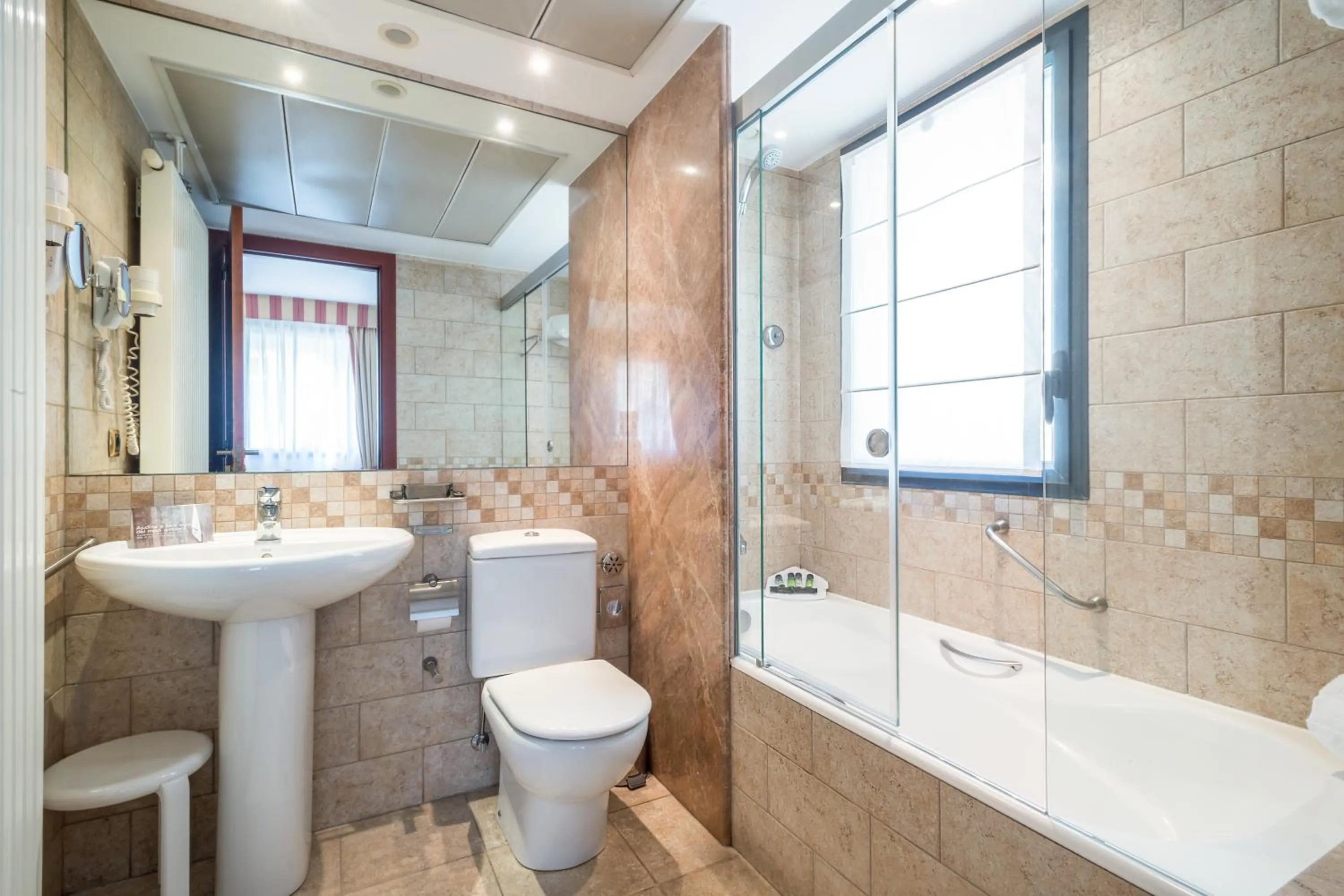 Shower in Hotel Spa Termes Carlemany