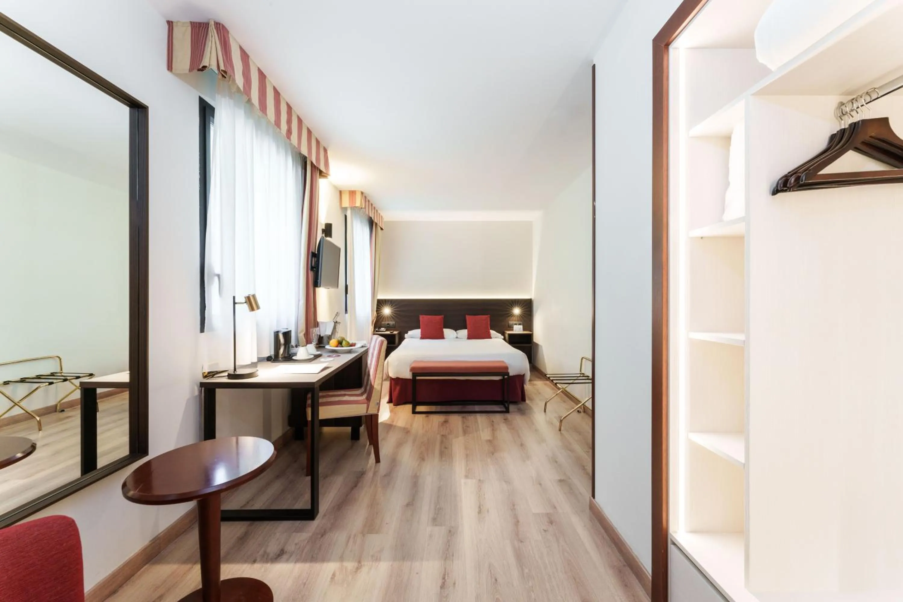 Photo of the whole room, Bed in Hotel Spa Termes Carlemany