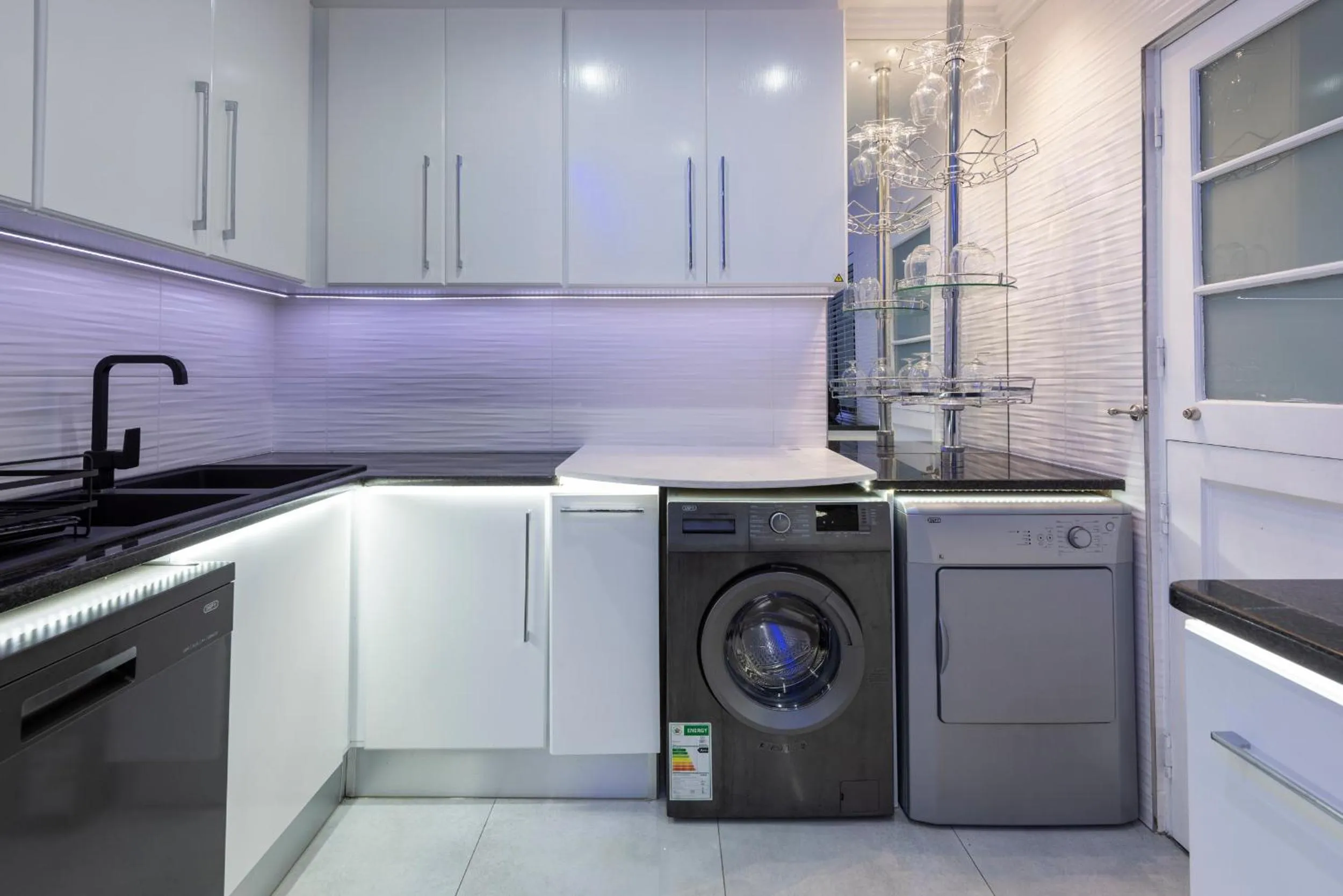 dishwasher in Wilderness Waters Boutique Suites - Adults Only