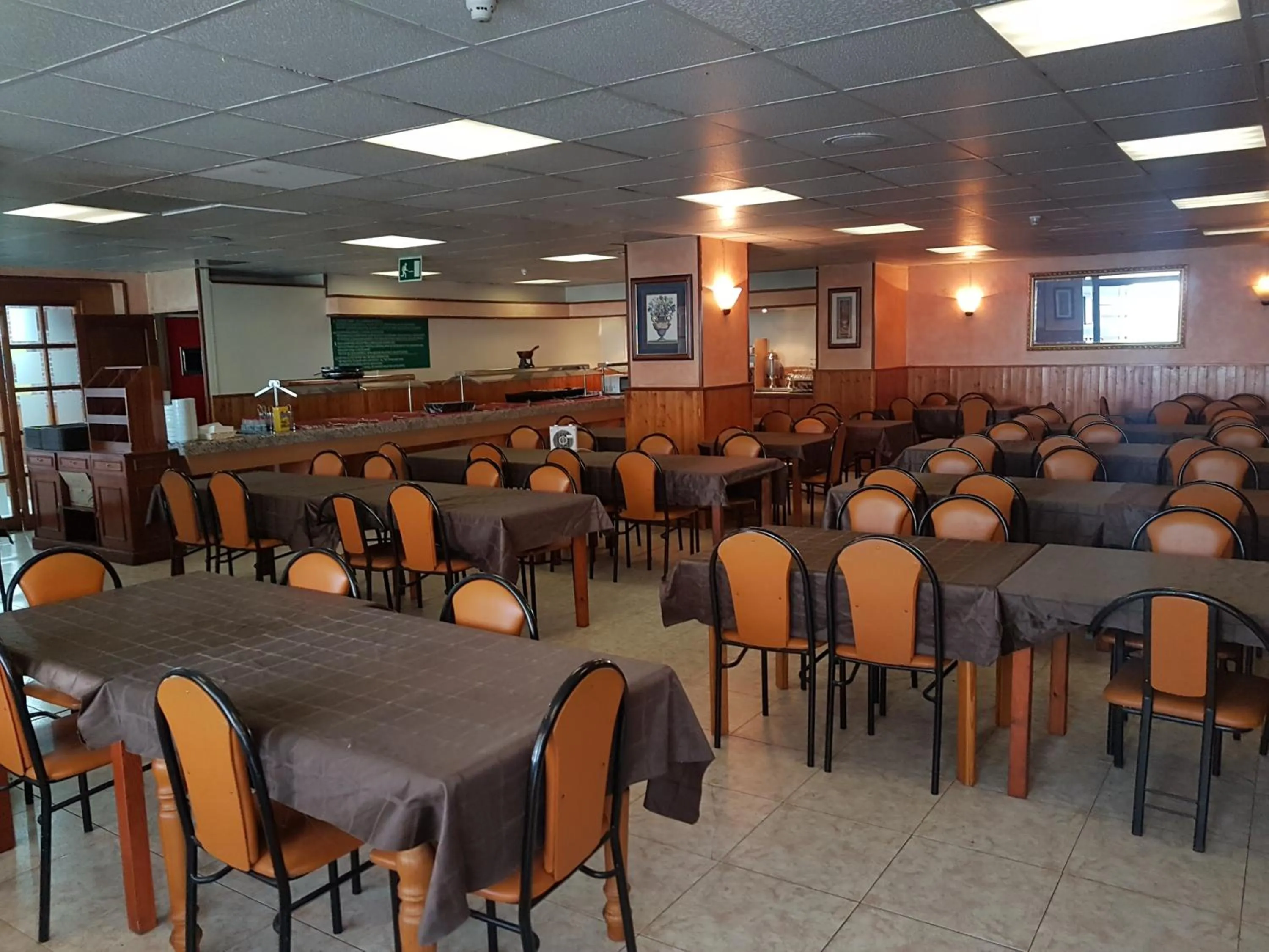 Restaurant/places to eat in Apartaments Crest Pas