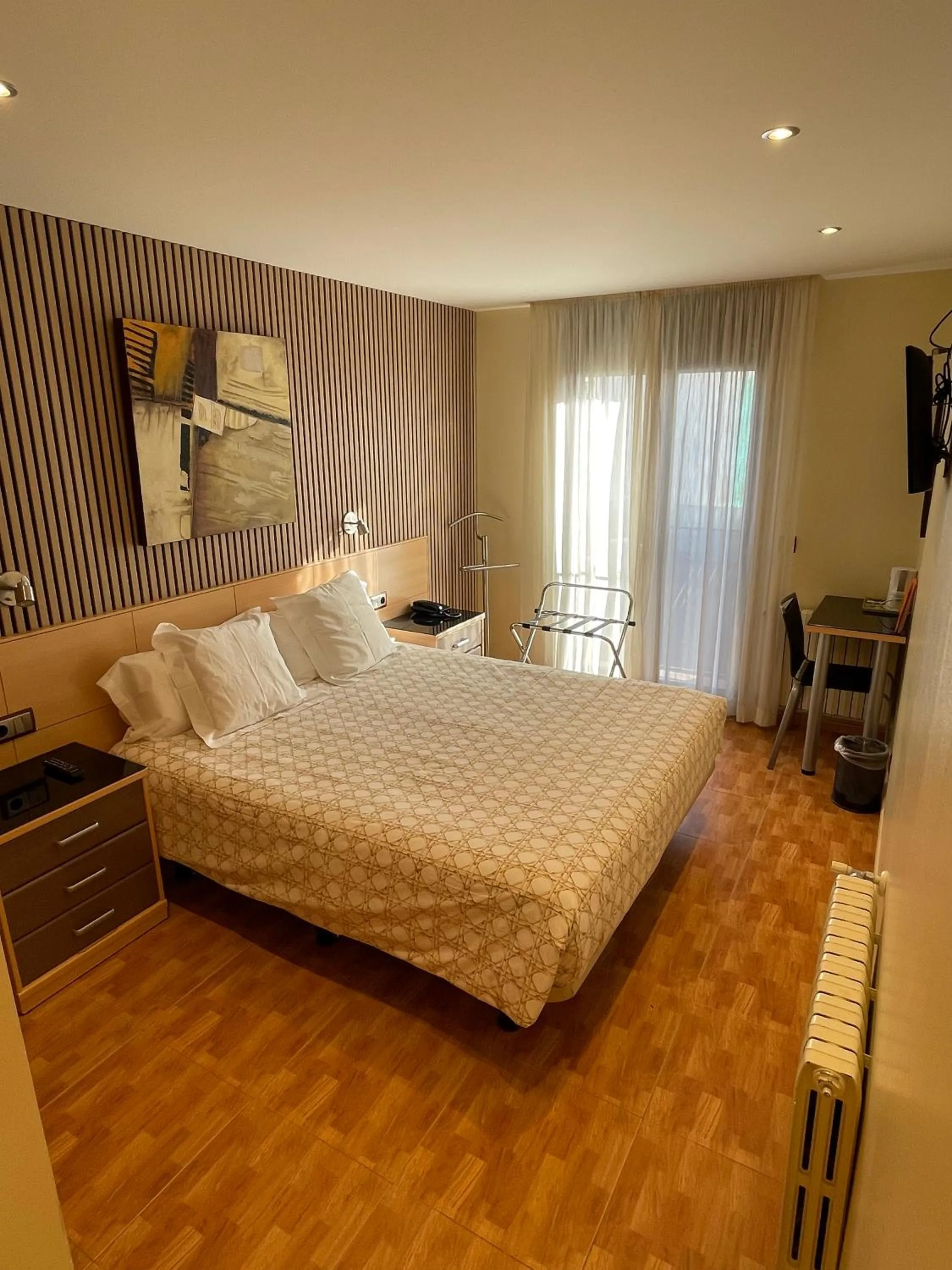 Photo of the whole room, Bed in Hotel Les Truites Adults only