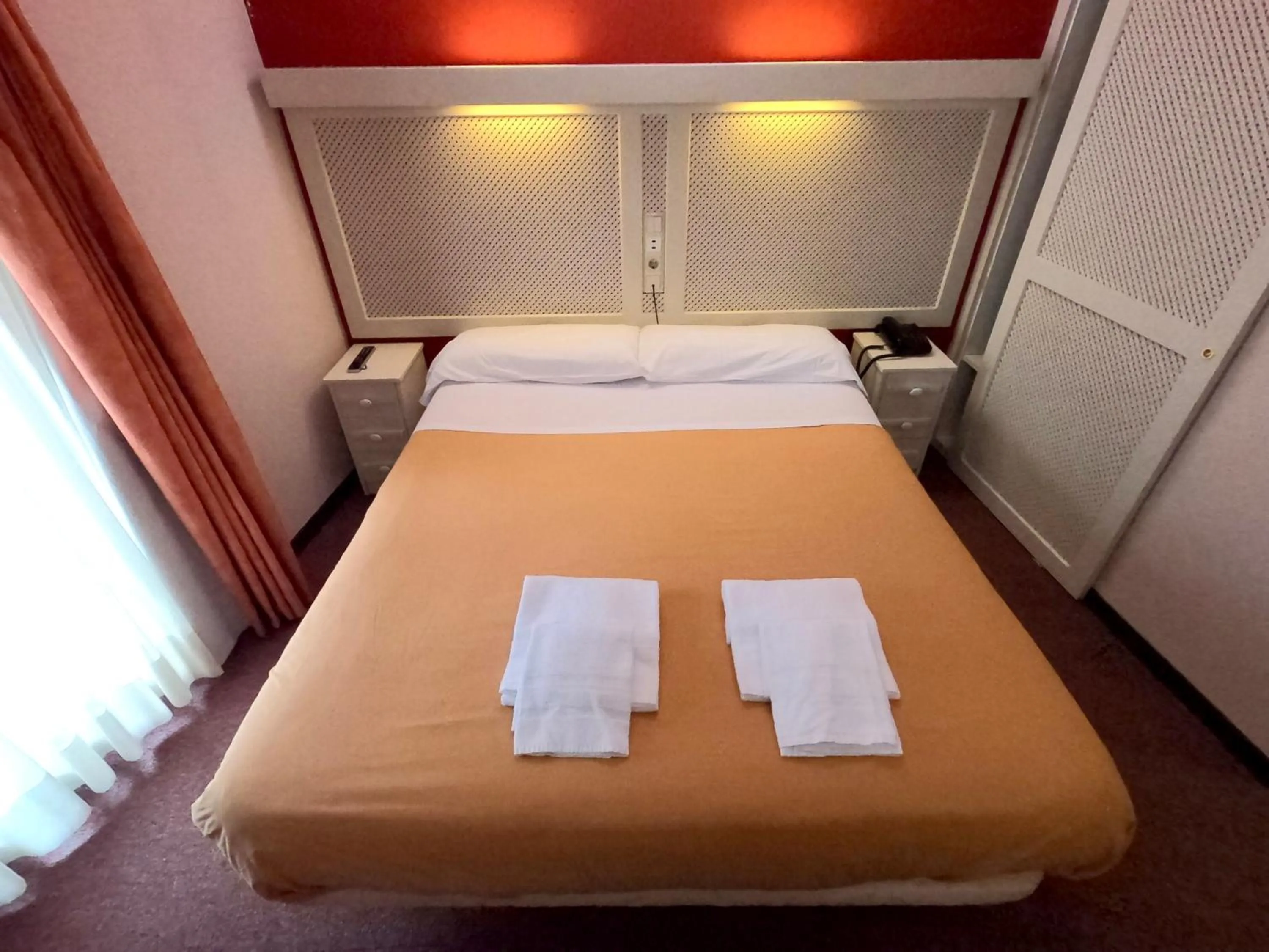 Property building, Bed in Hotel Micolau