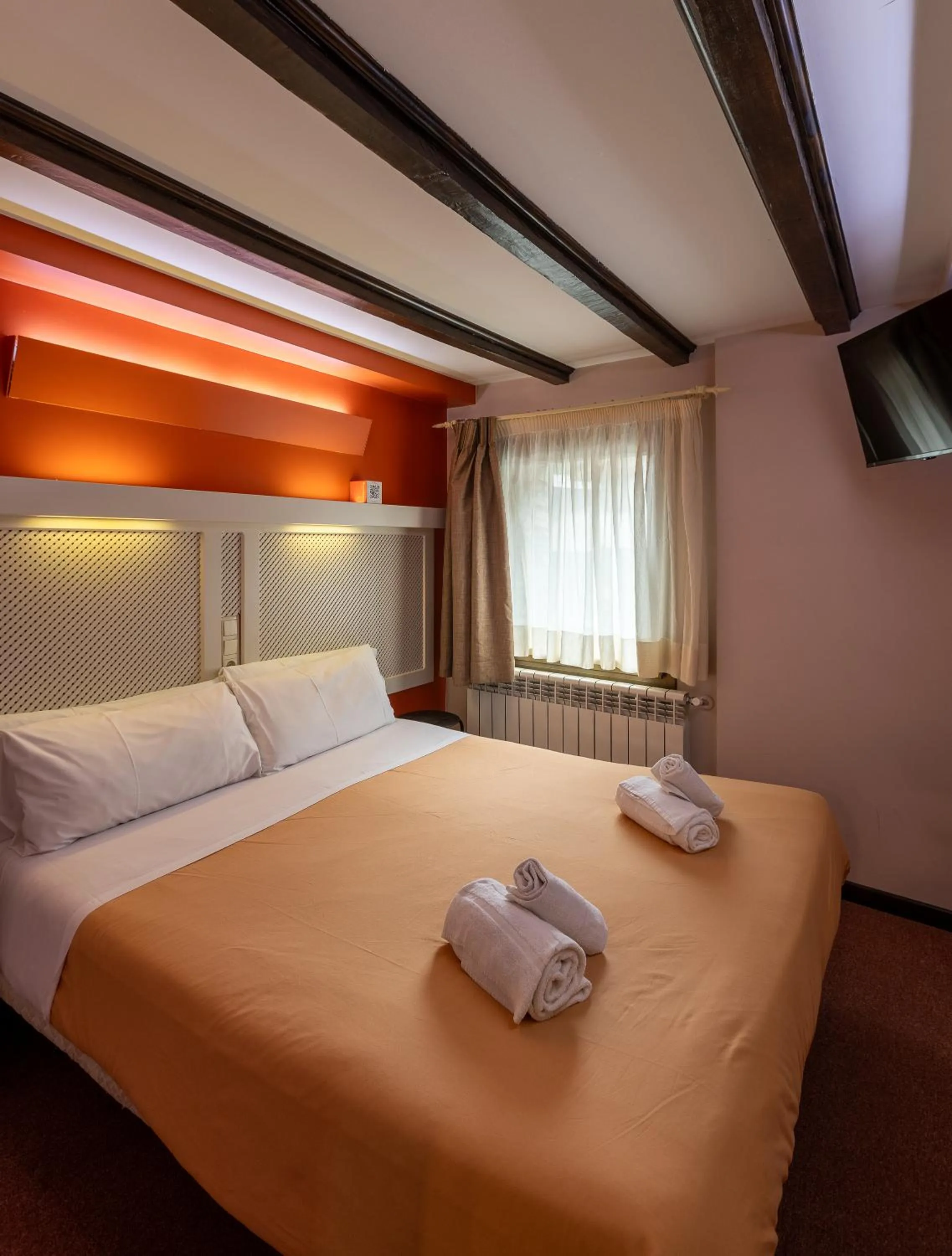 Photo of the whole room, Bed in Hotel Micolau