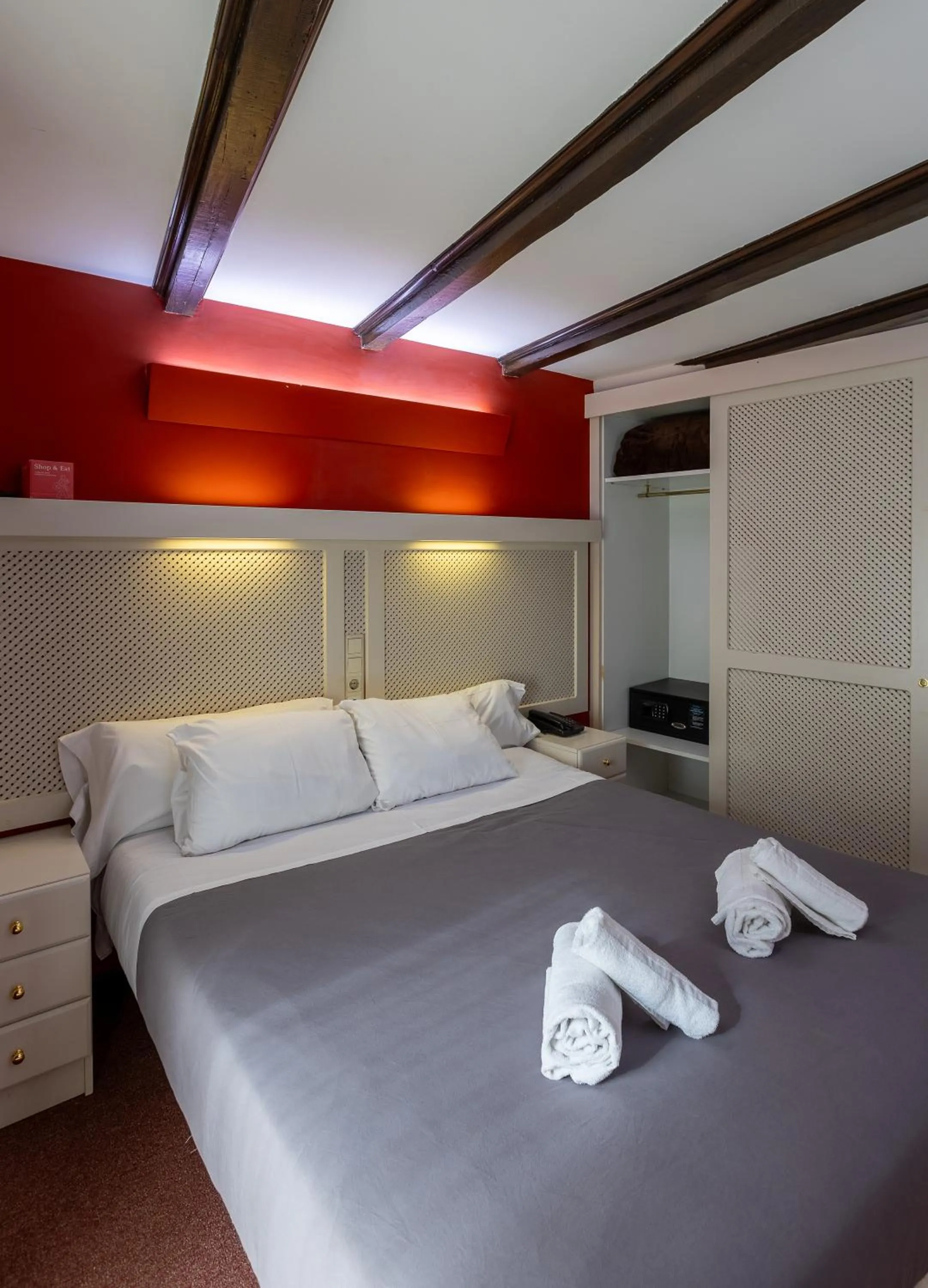 Bed in Hotel Micolau