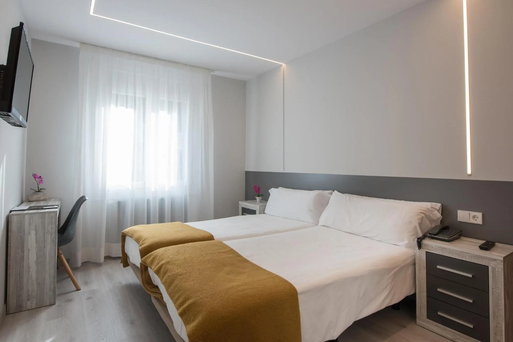 Bedroom, Bed in Evenia Oros