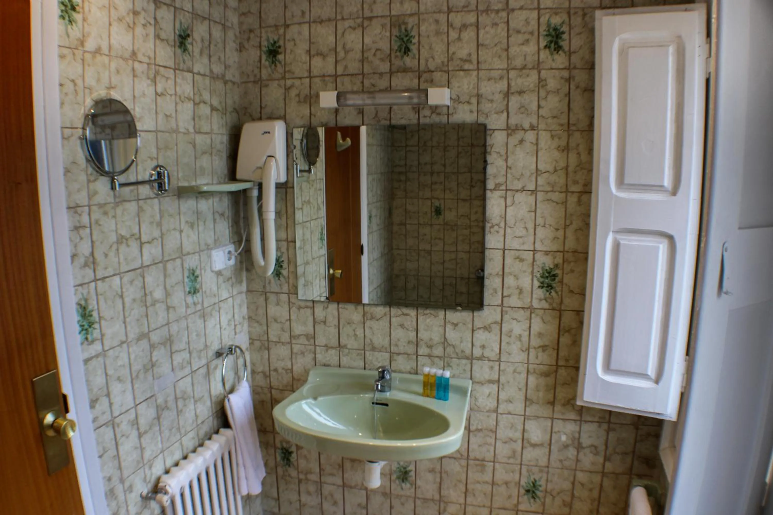 Shower in Evenia Oros