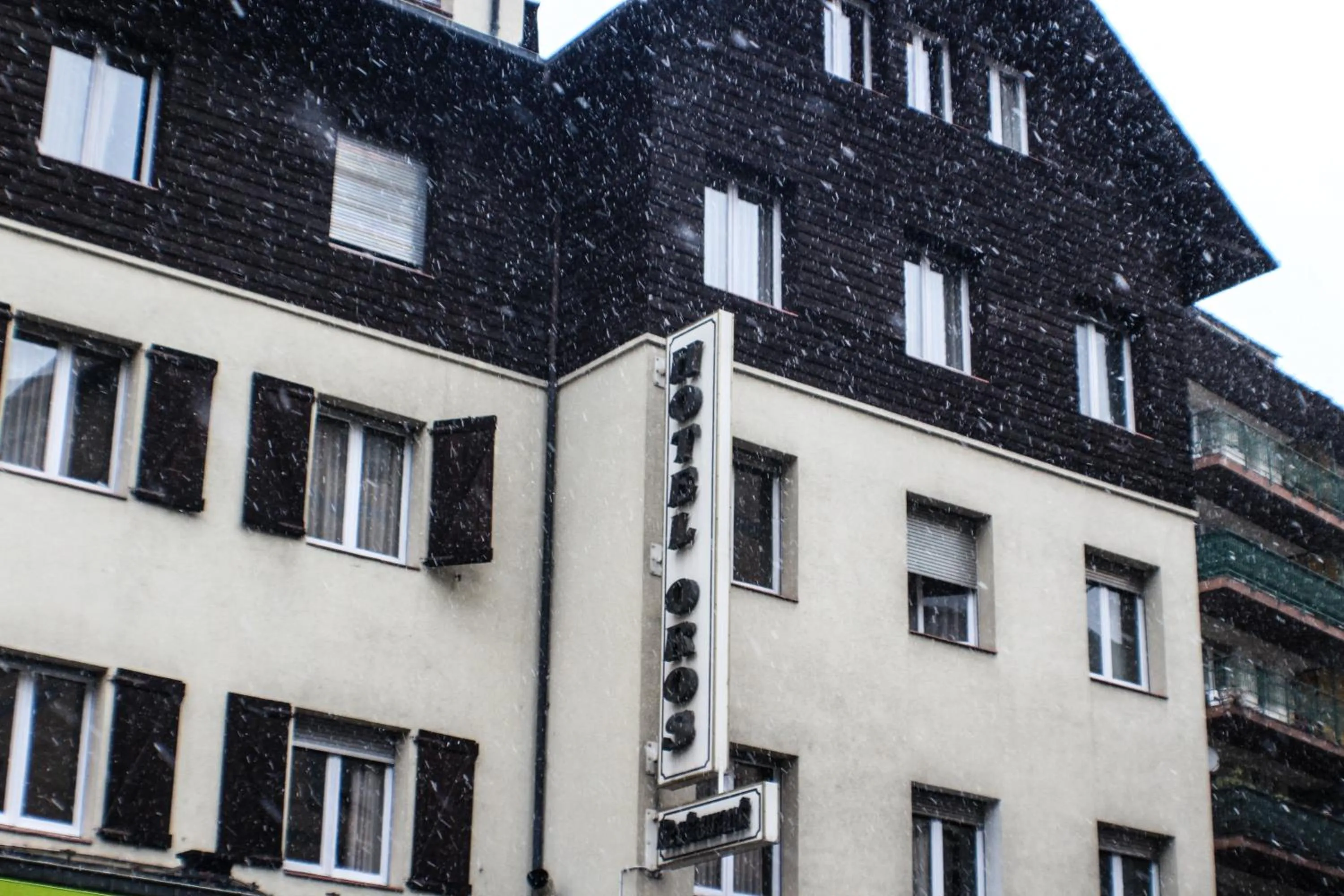 Facade/entrance in Evenia Oros