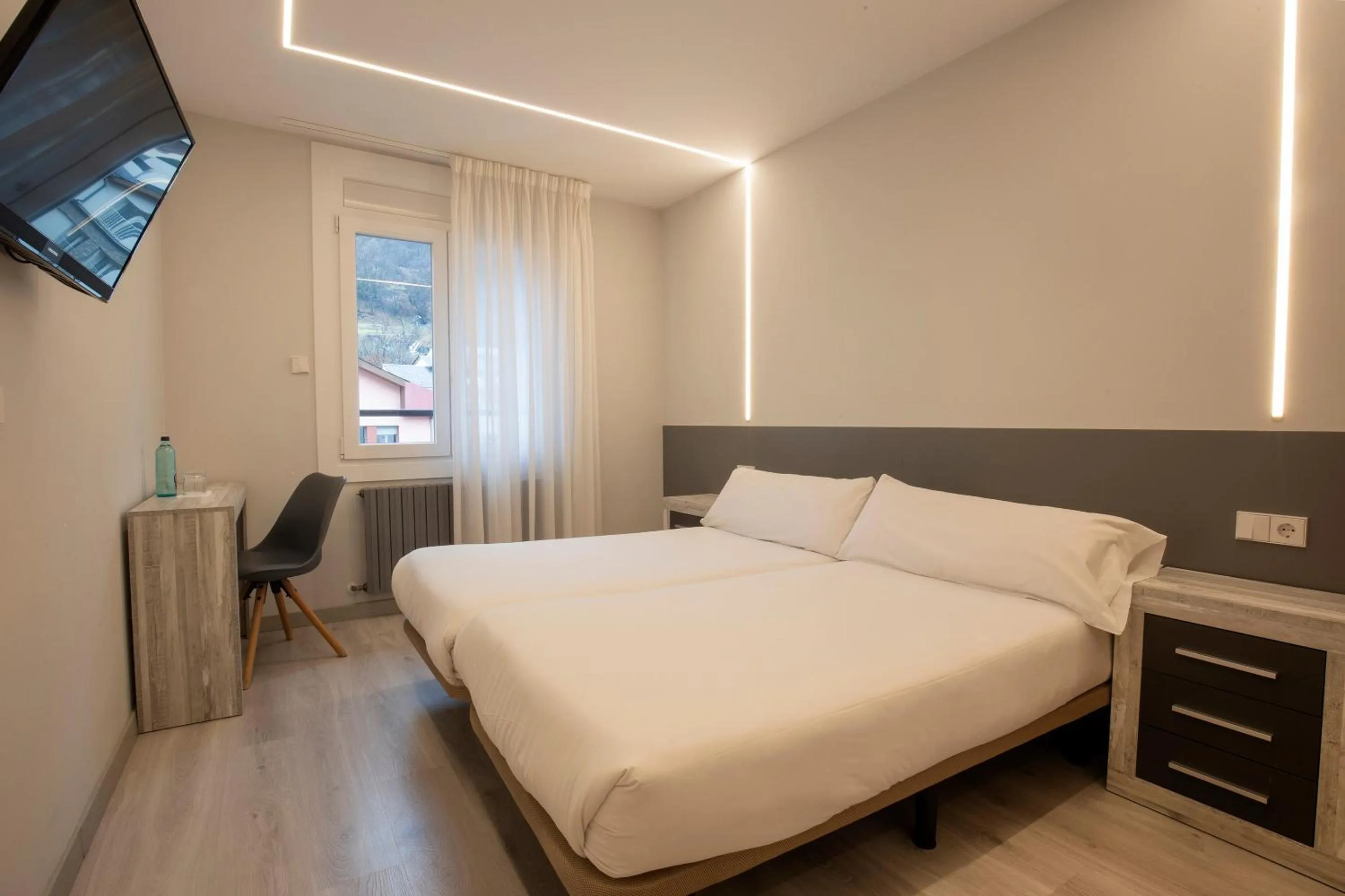 Bedroom, Bed in Hotel Oros by Nexta