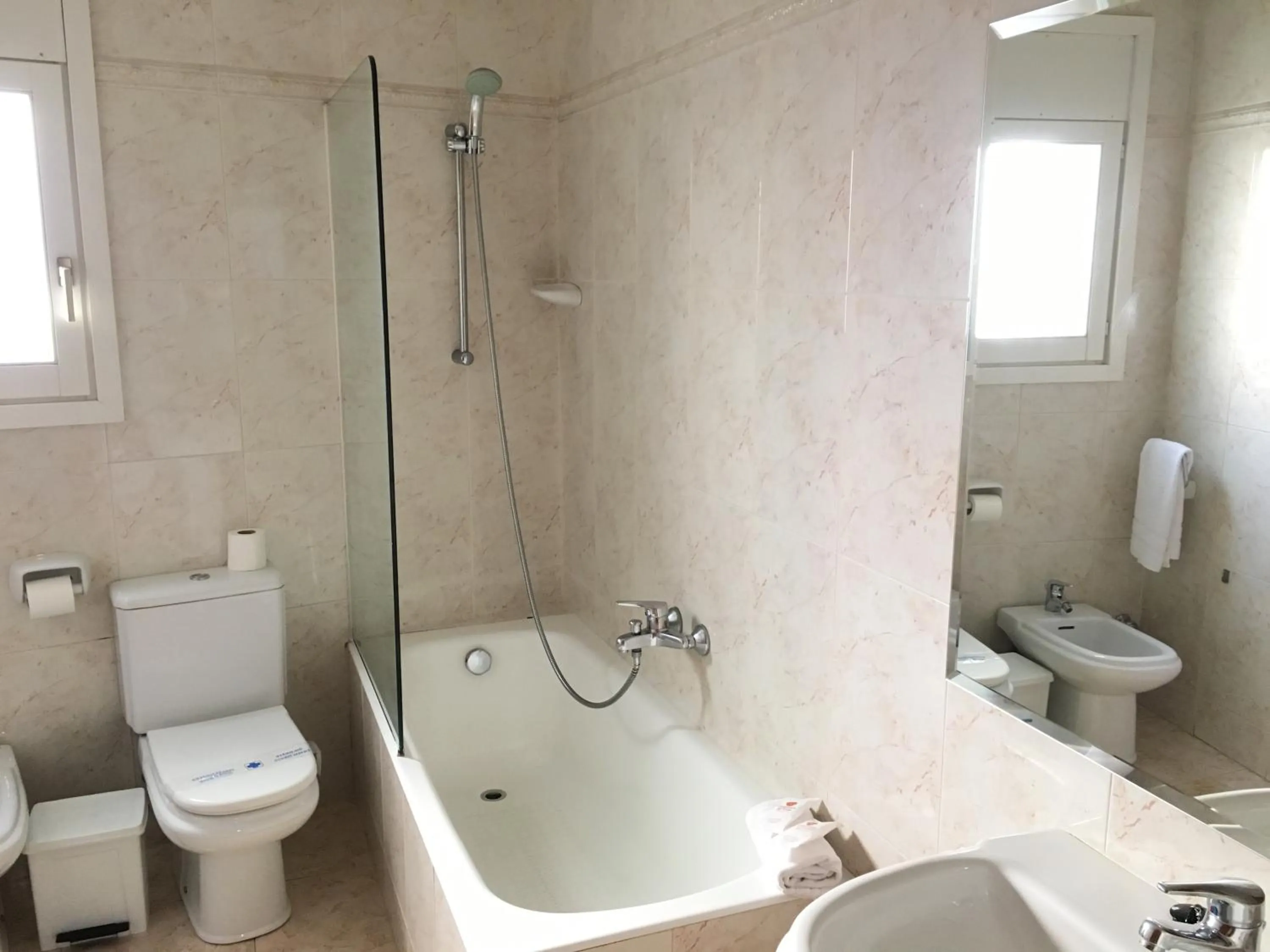 Toilet in Evenia Oros