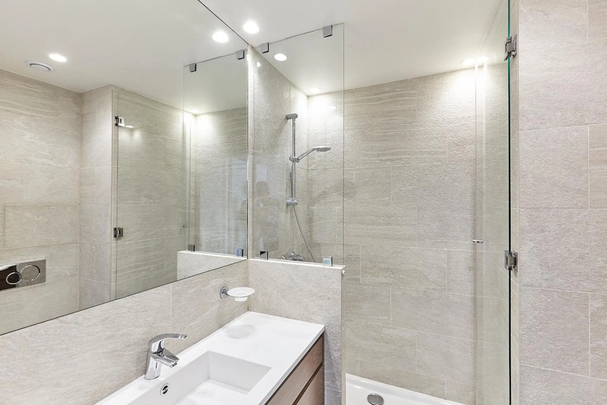 Shower in Hotel Royal Phare