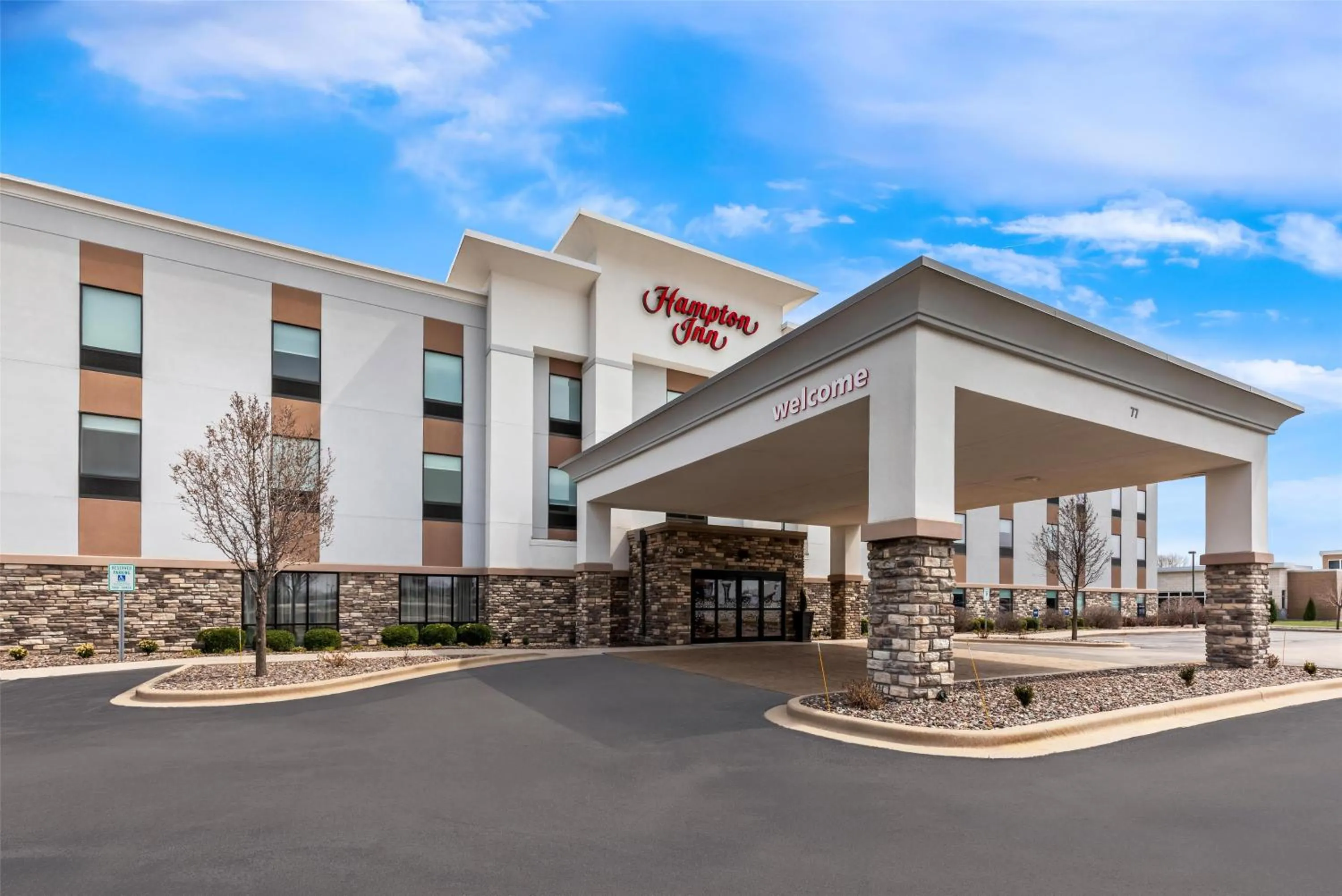 Property building in Hampton Inn Fond du Lac