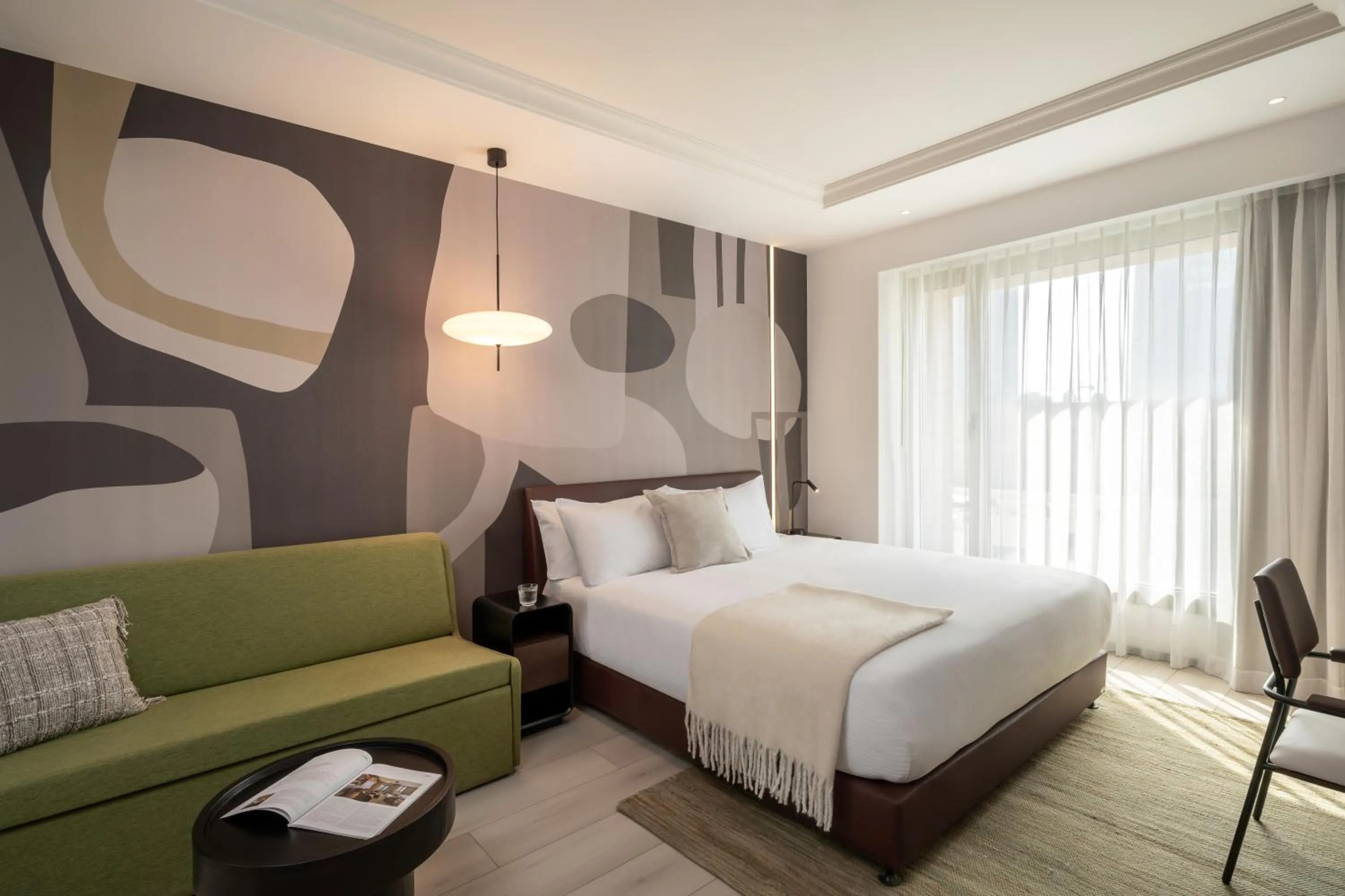 Living room, Bed in Leonardo Plaza City Tower Tel Aviv