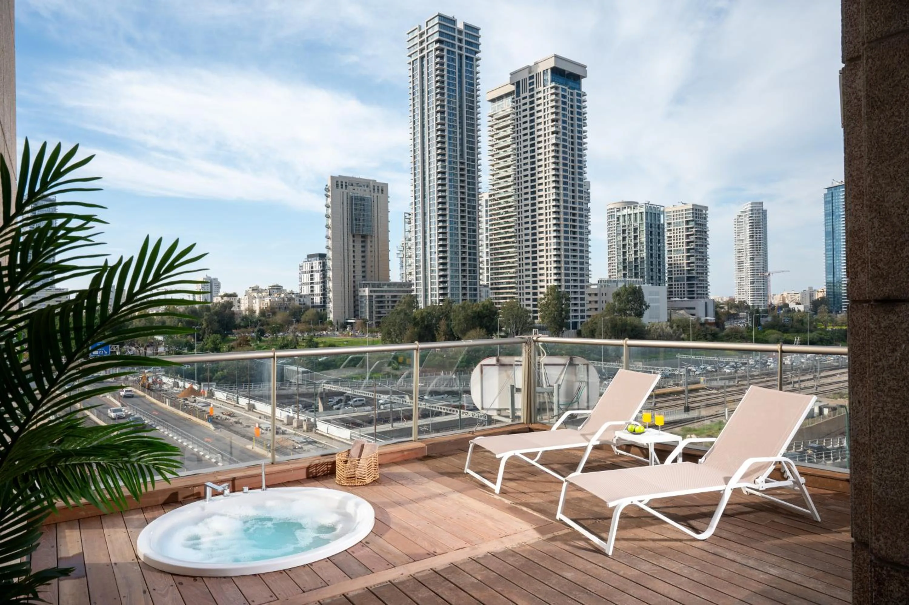 Hot Tub in Leonardo Plaza City Tower Tel Aviv