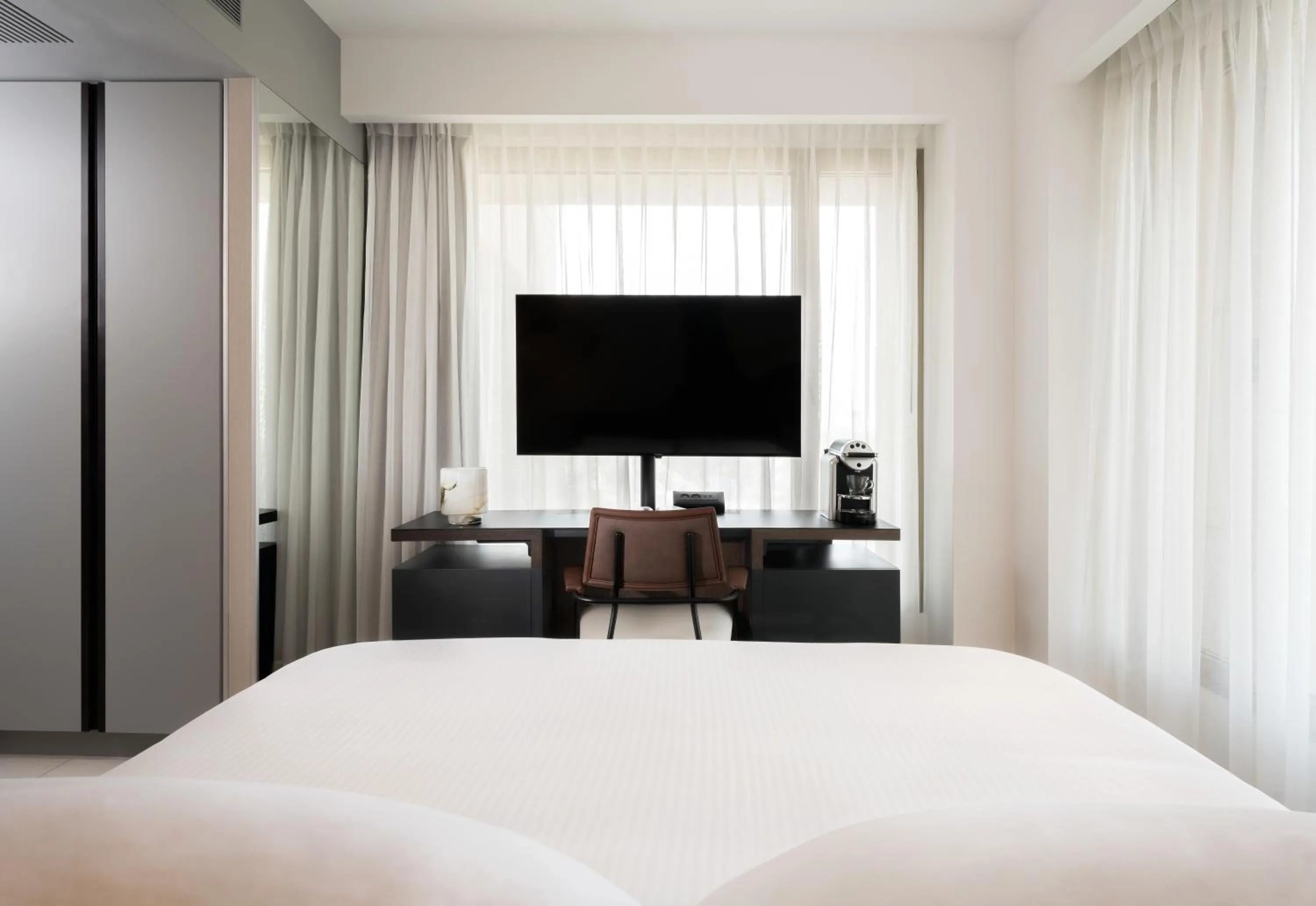 Bedroom, Bed in Leonardo Plaza City Tower Tel Aviv