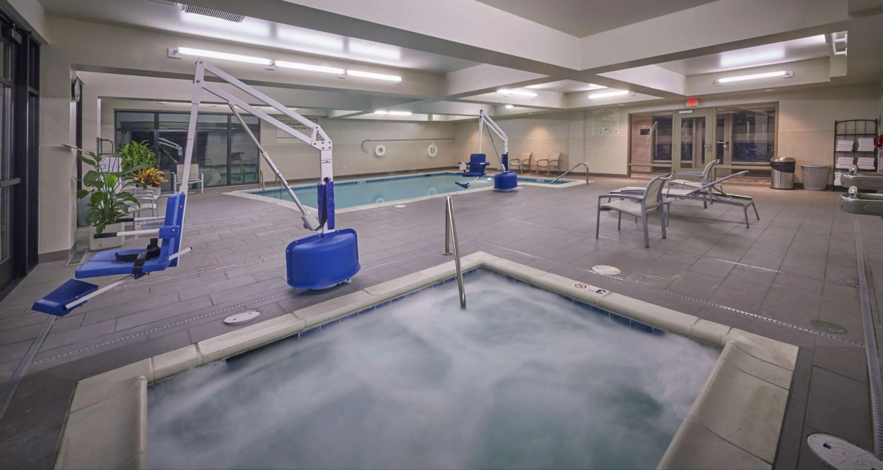 Pool view in Hampton Inn & Suites Hood River