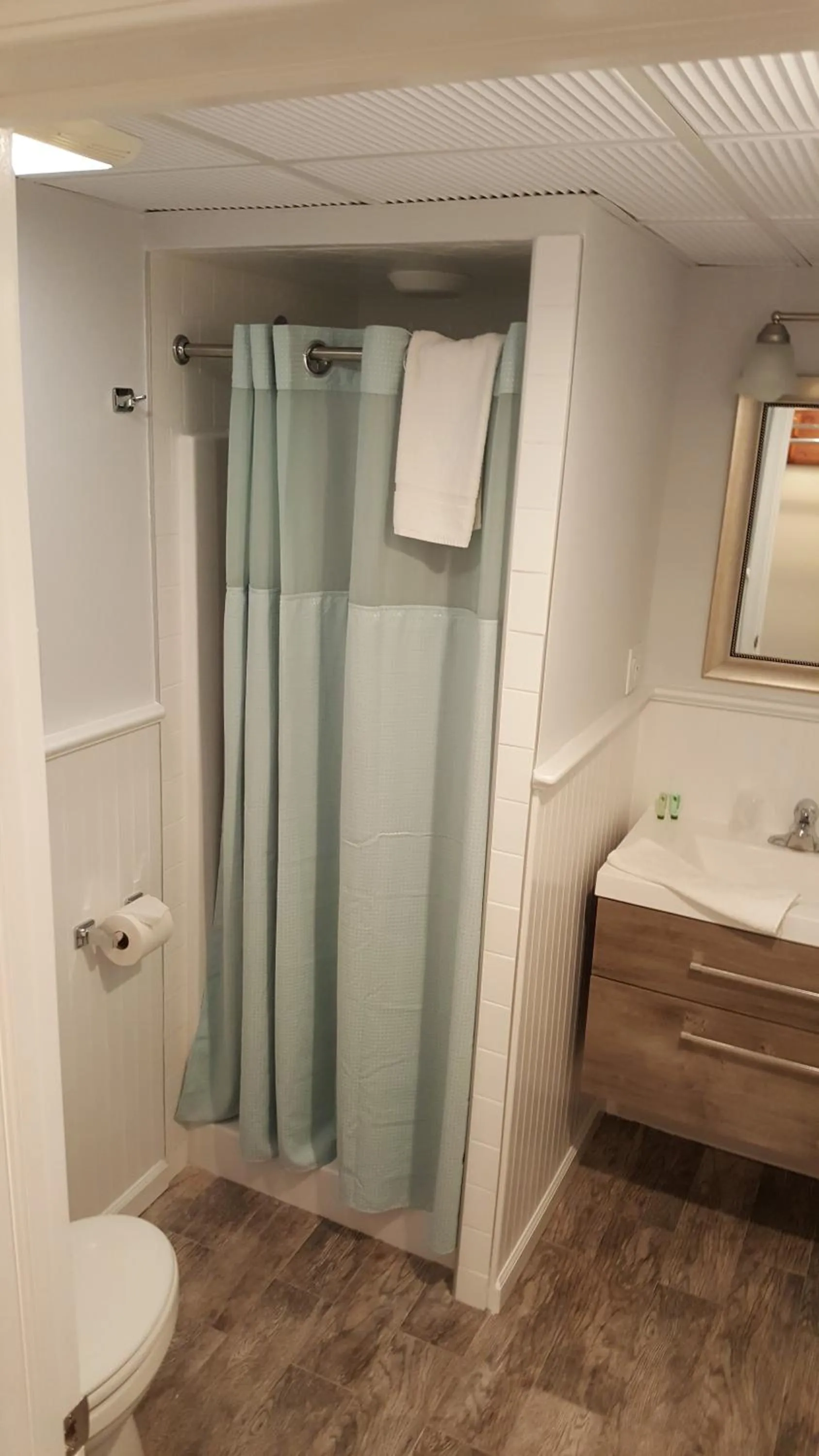 Bathroom in Atlantic Motel