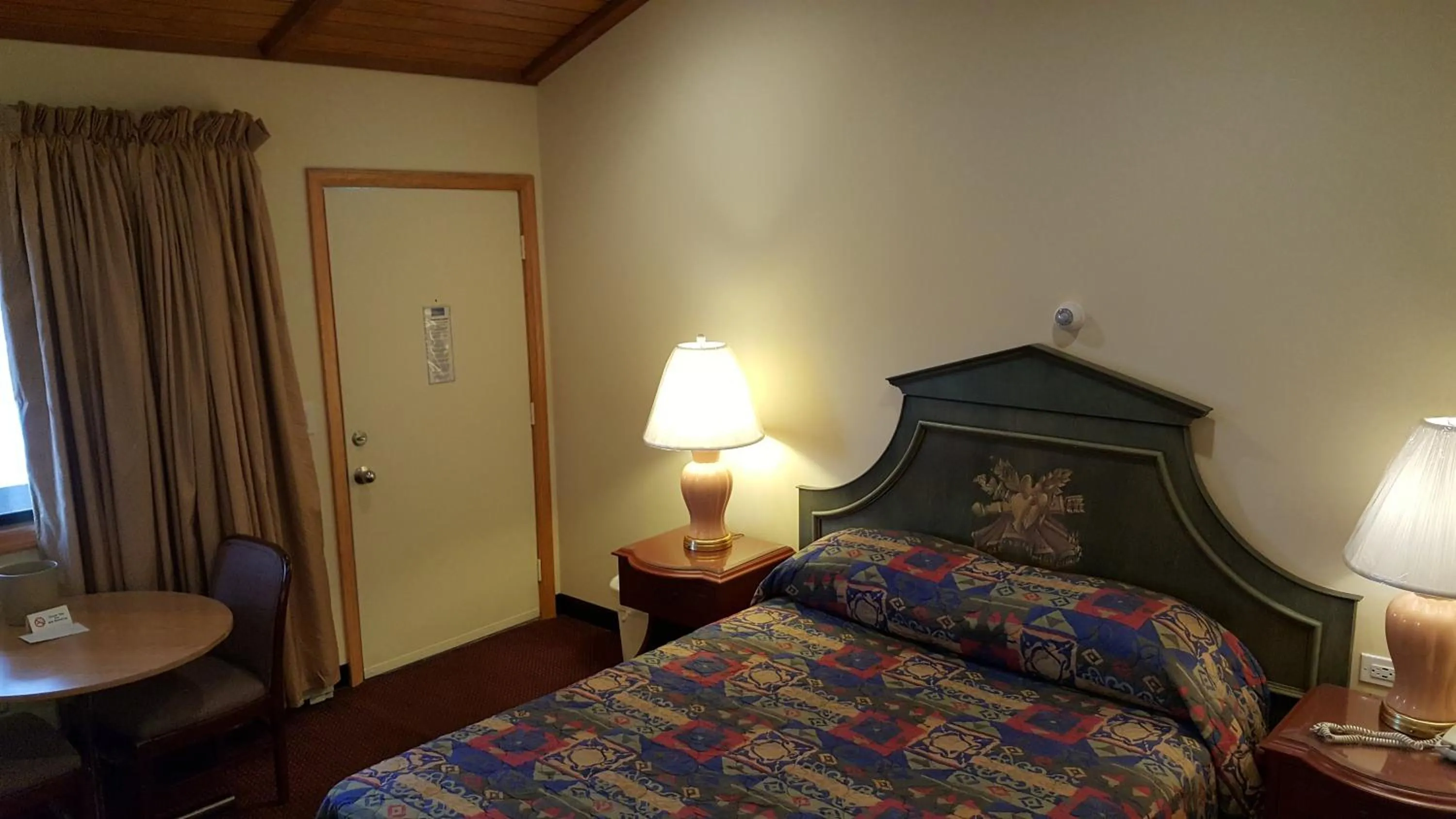 Bedroom, Bed in Atlantic Motel