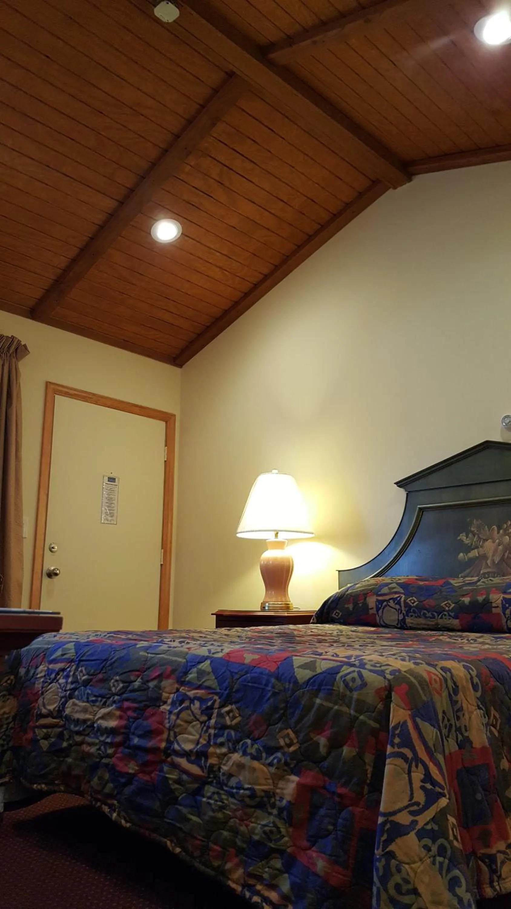 Bedroom, Bed in Atlantic Motel