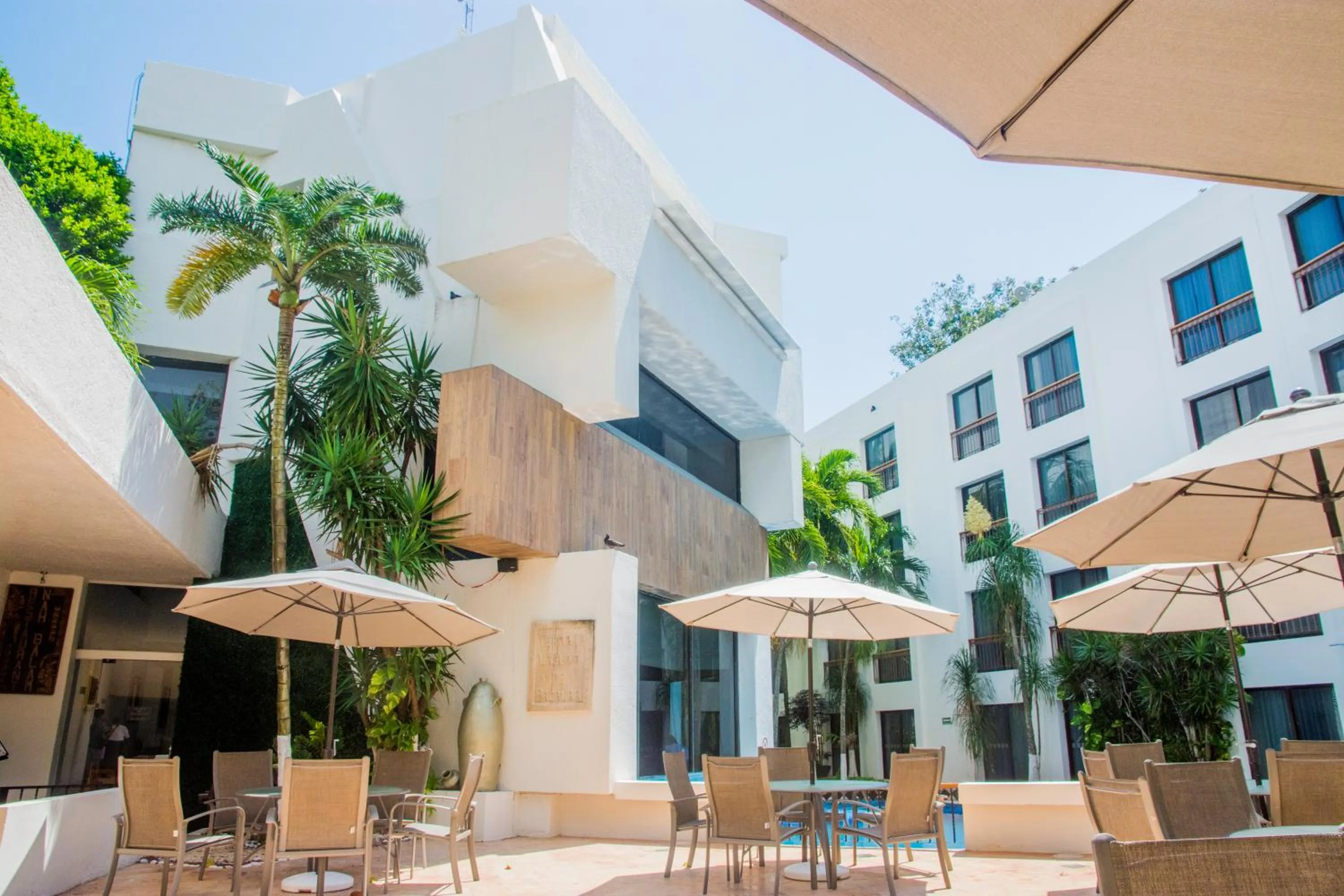 Property building in Continental Caribe Bay