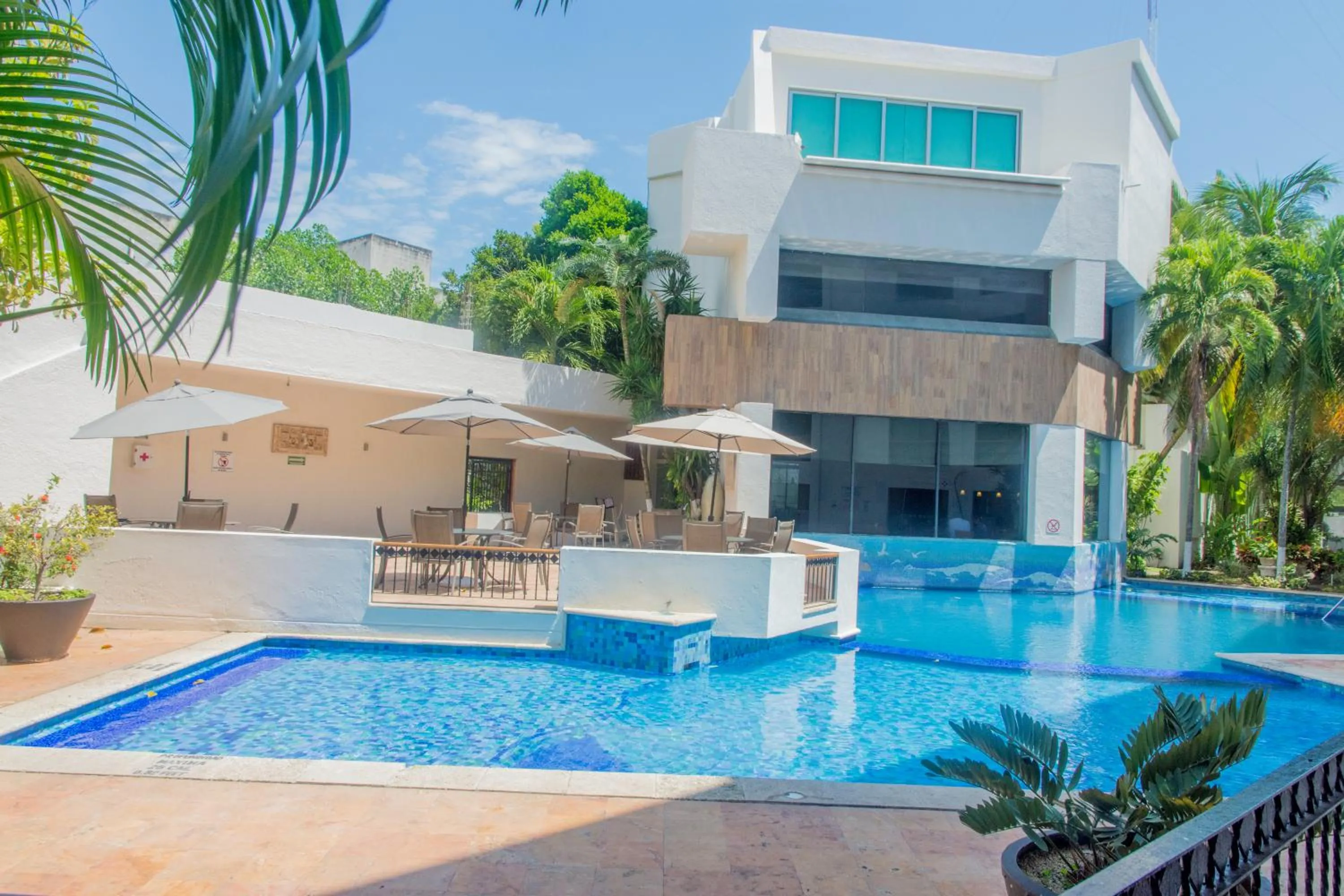 Property building in Continental Caribe Bay