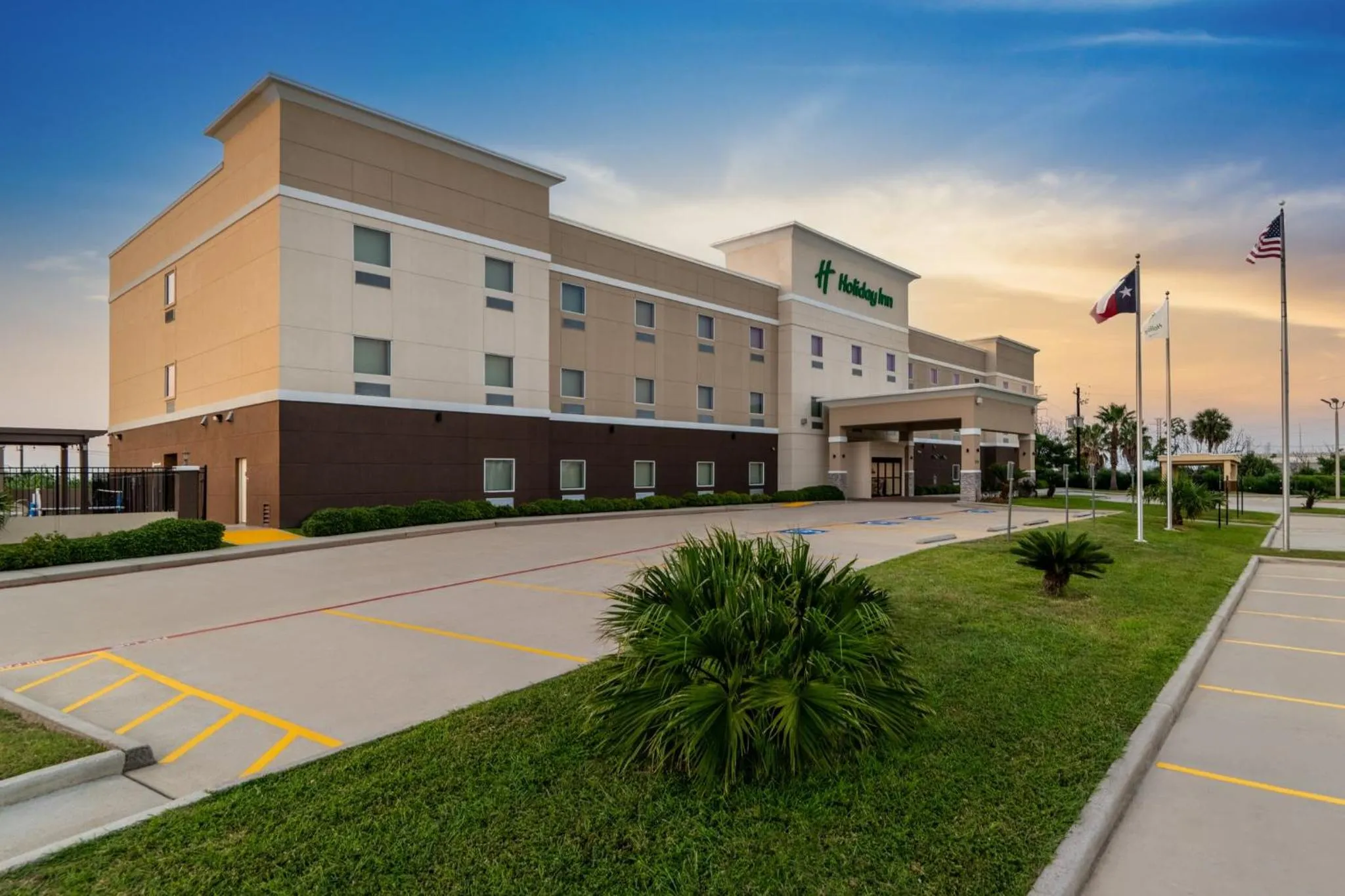 Property building in Holiday Inn Galveston Island by IHG