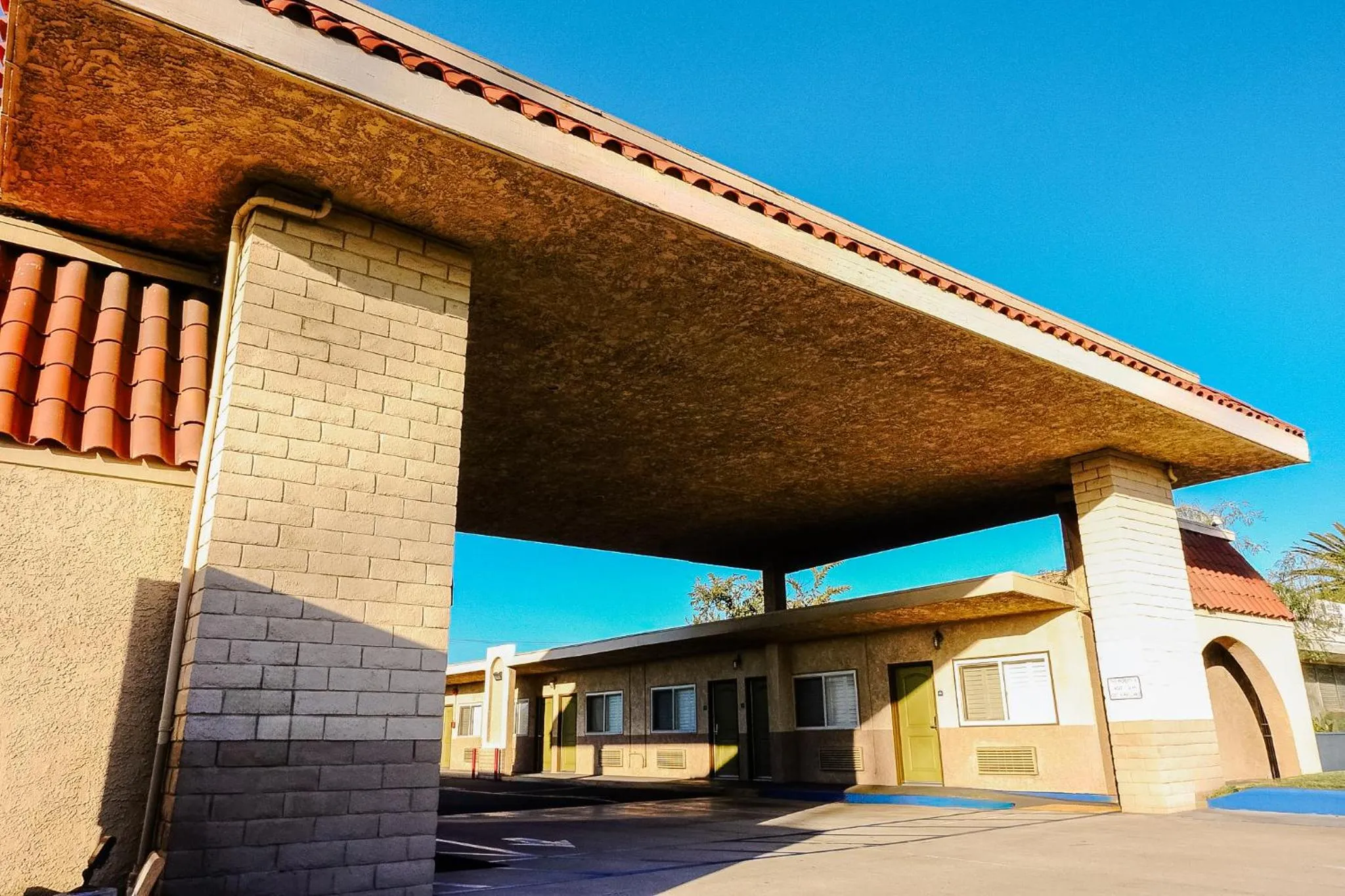 Property building in Tropic Lodge