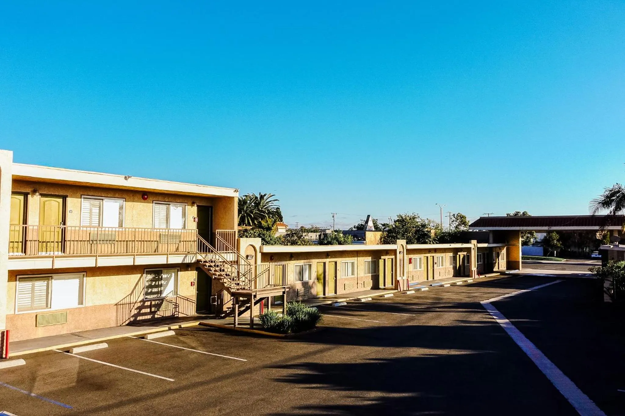 Property building in Tropic Lodge
