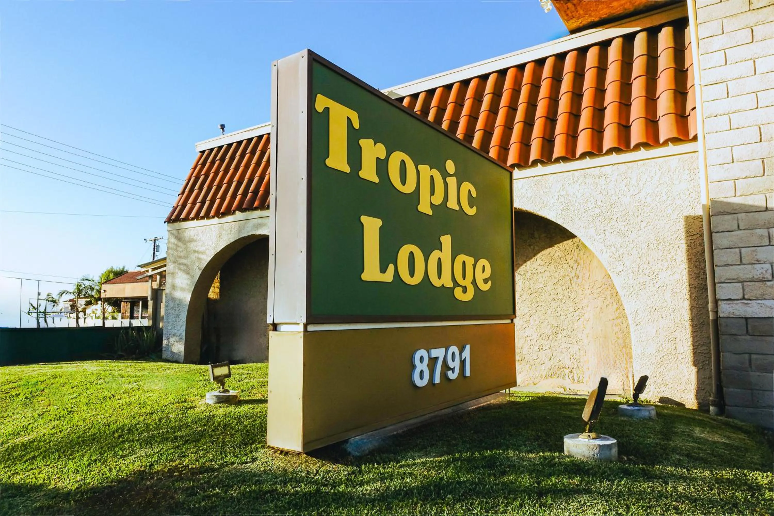 Property building in Tropic Lodge