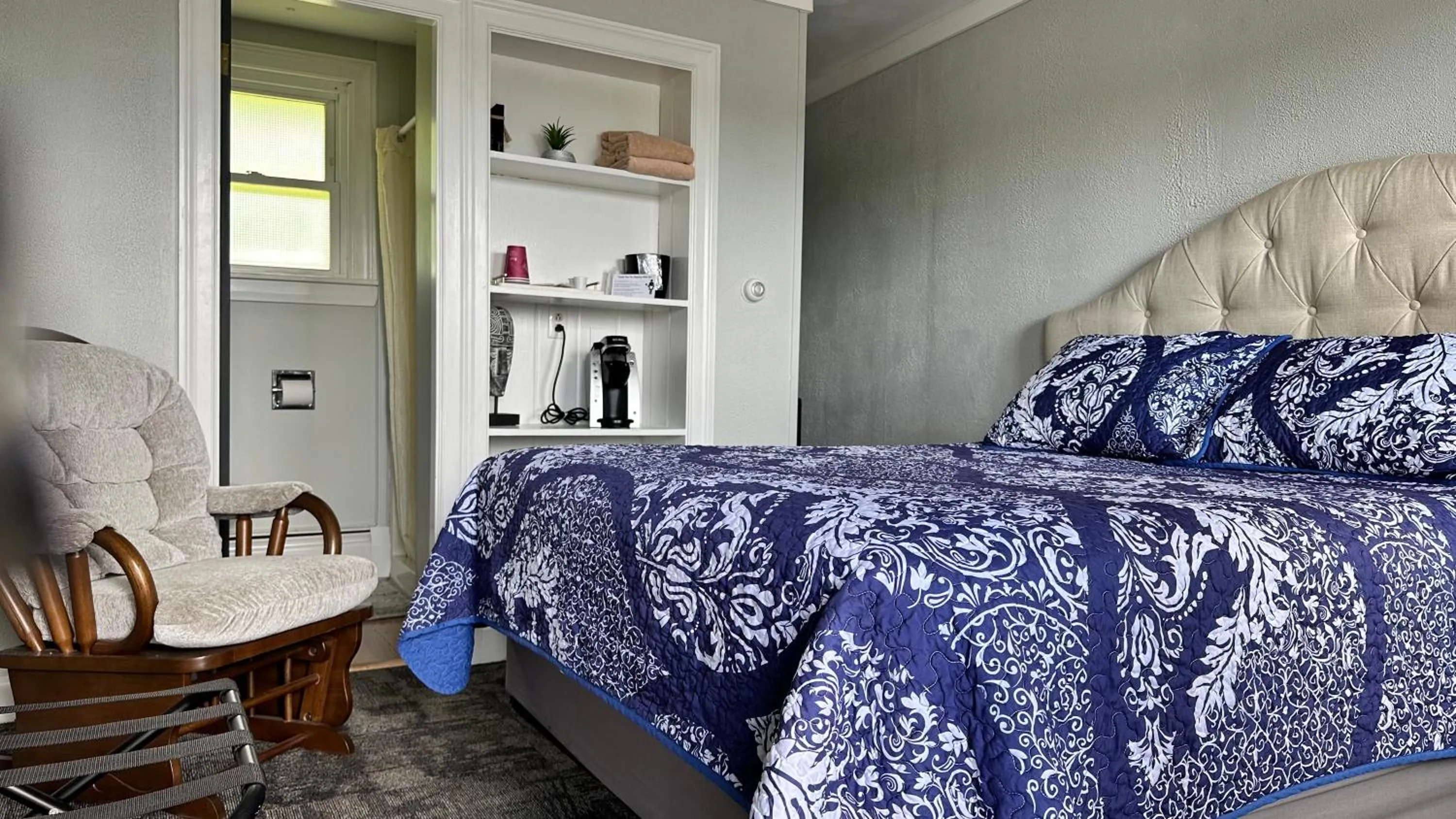 Bed in Mount Blue Motel