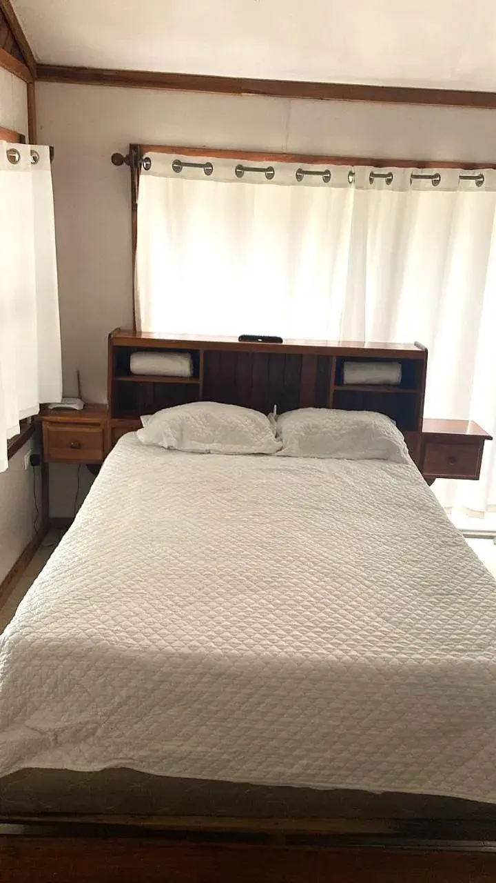 Basic Triple Room in Coconut Tree West Bay Basic Triple Room in Coconut Tree West Bay