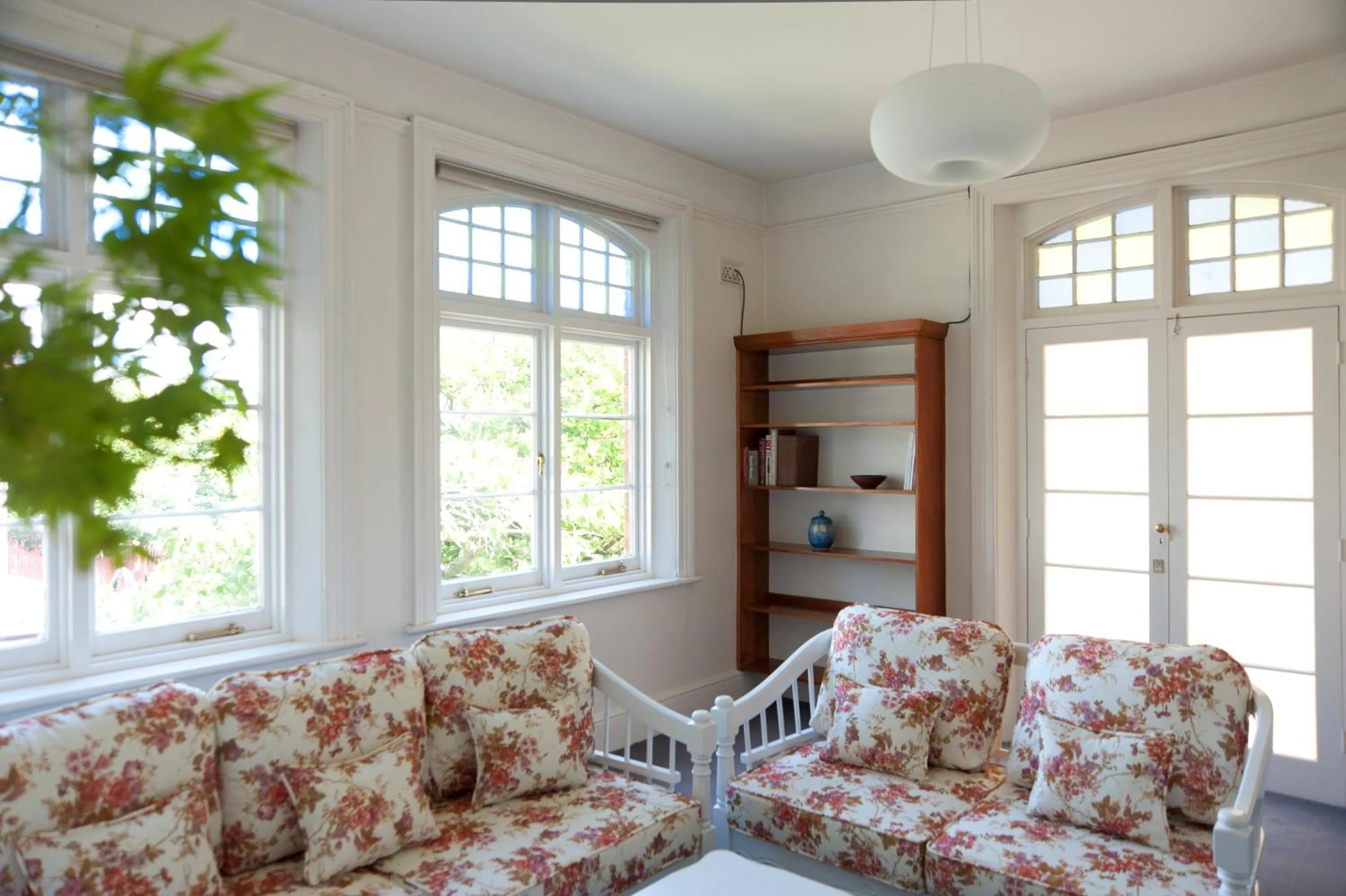 Day in Lowena Cafe and Accommodation