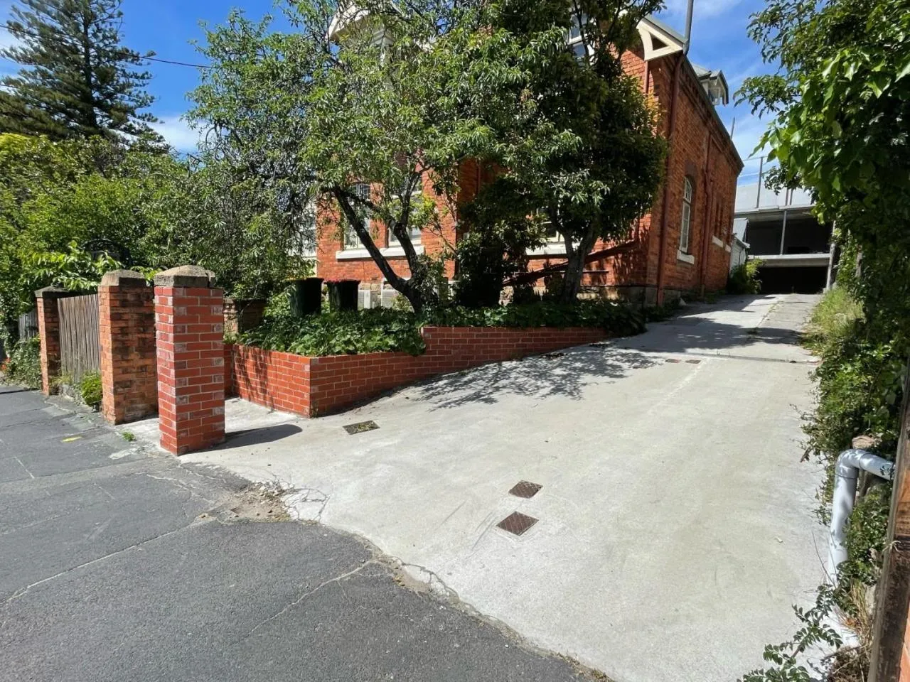 Lowena Cafe and Accommodation