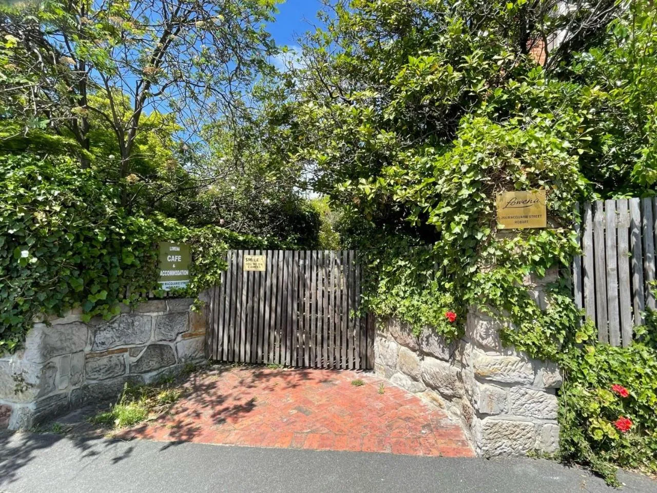 Lowena Cafe and Accommodation