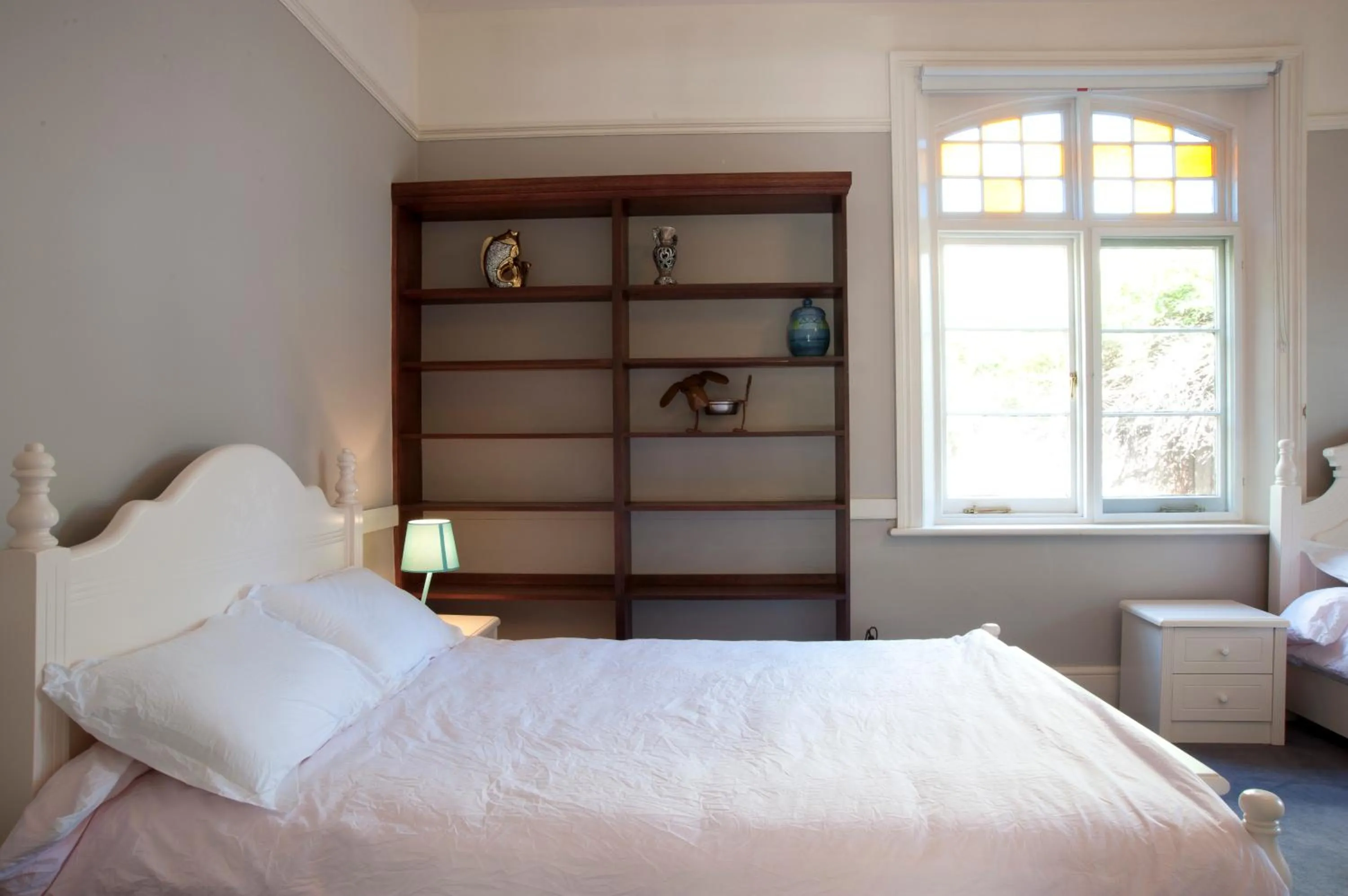 Day, Bed in Lowena Cafe and Accommodation