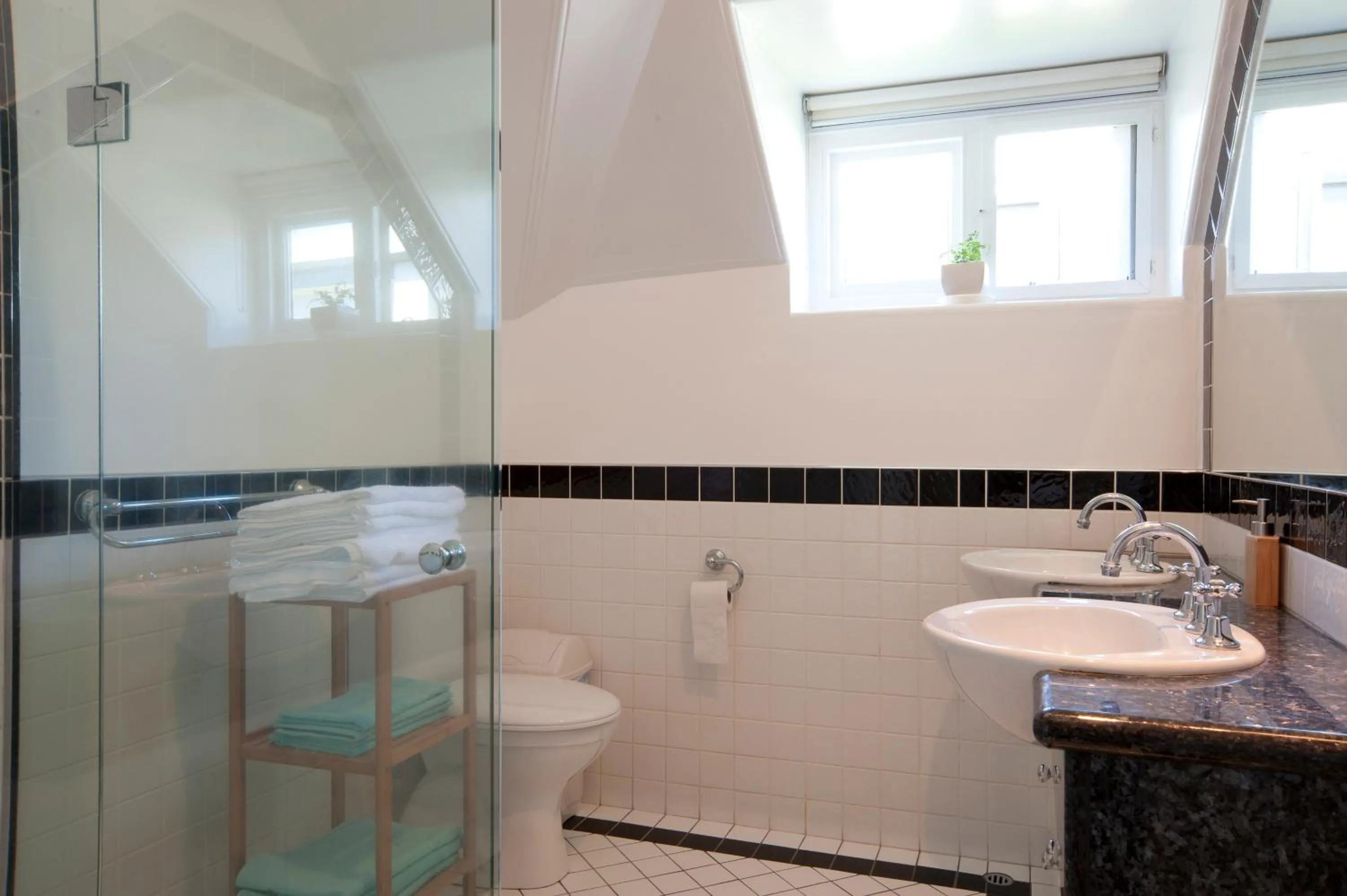 Day in Lowena Cafe and Accommodation