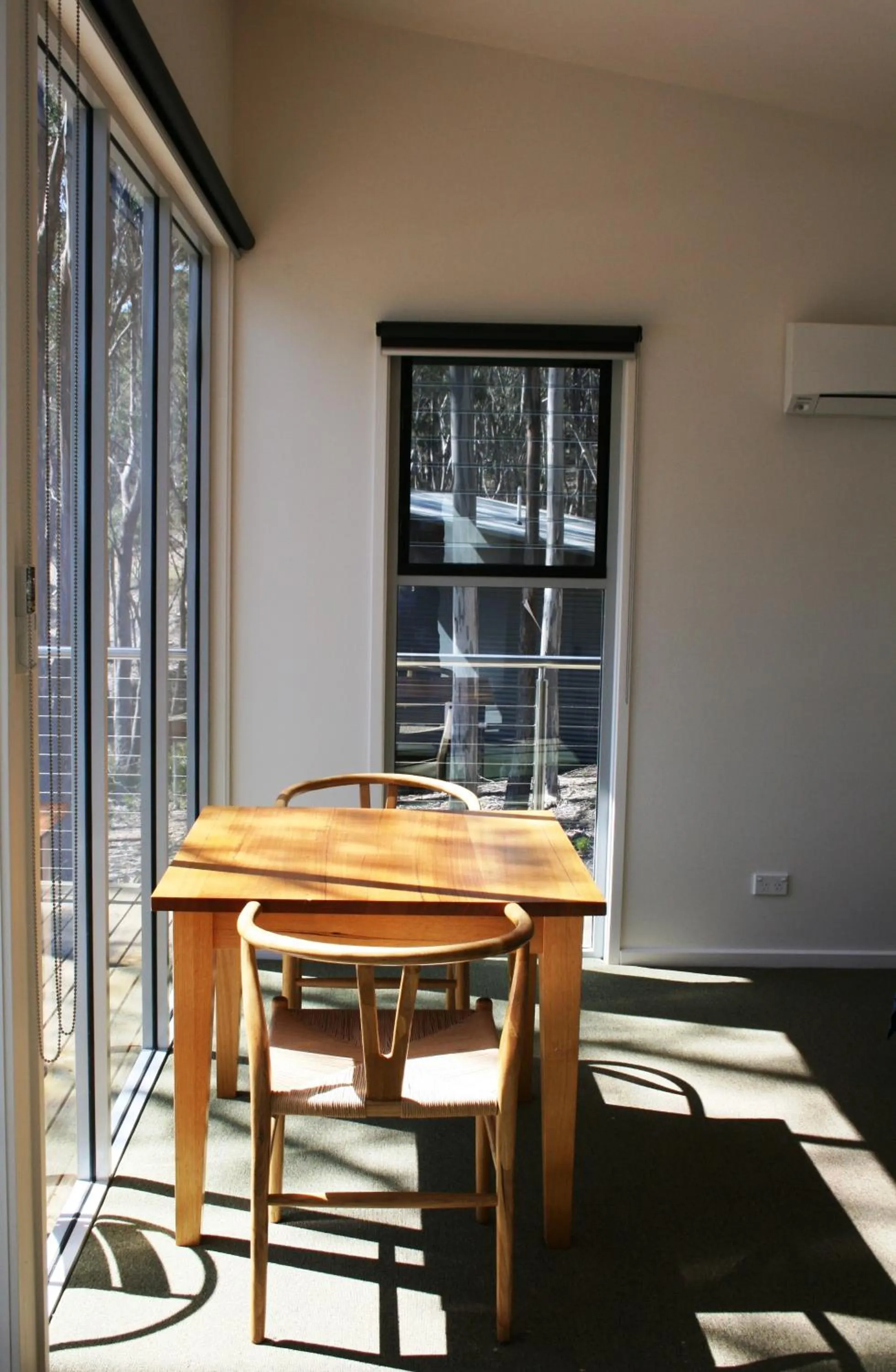 Dining area in Craggy Peaks Wilderness Cabins