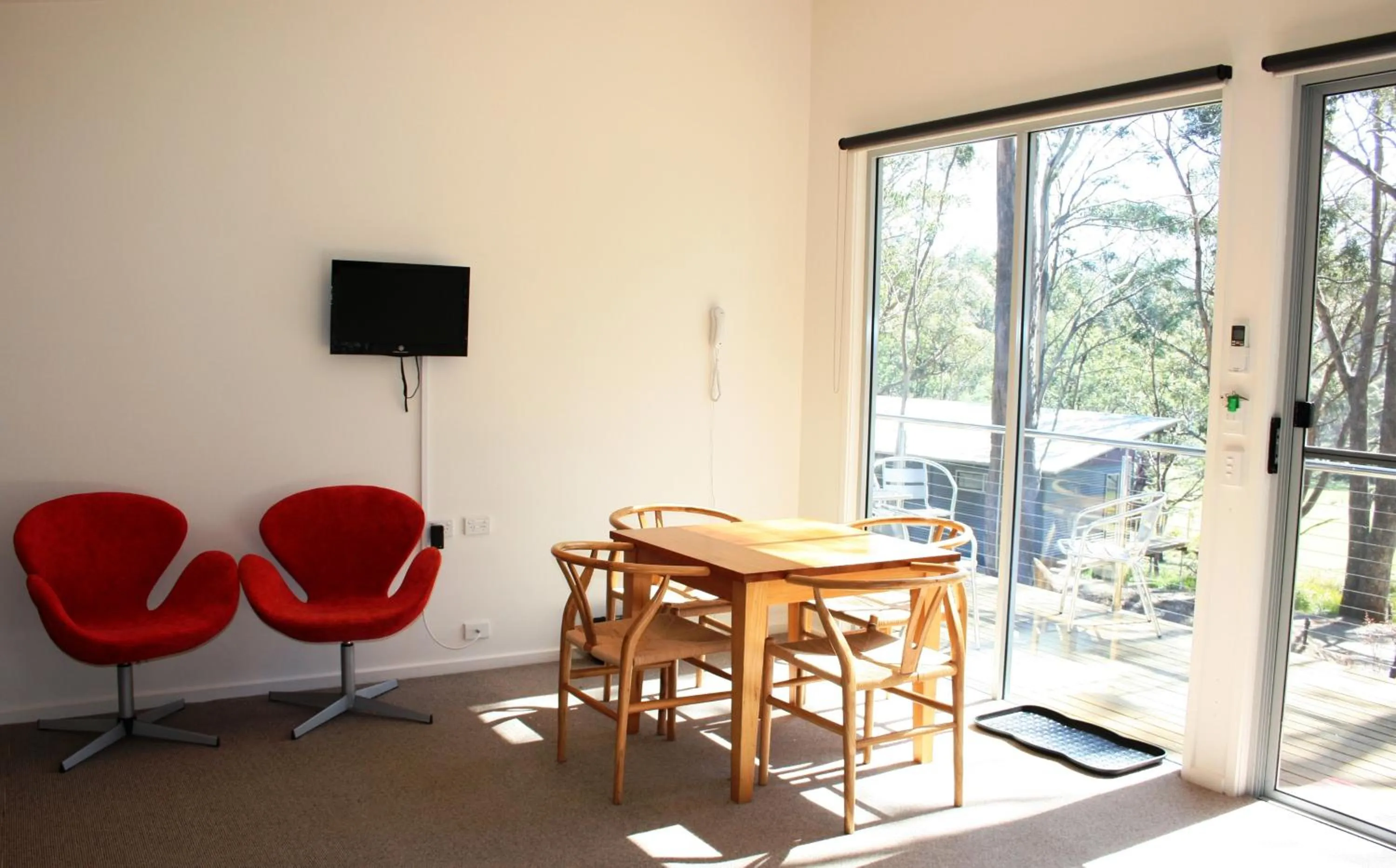 Dining area in Craggy Peaks Wilderness Cabins
