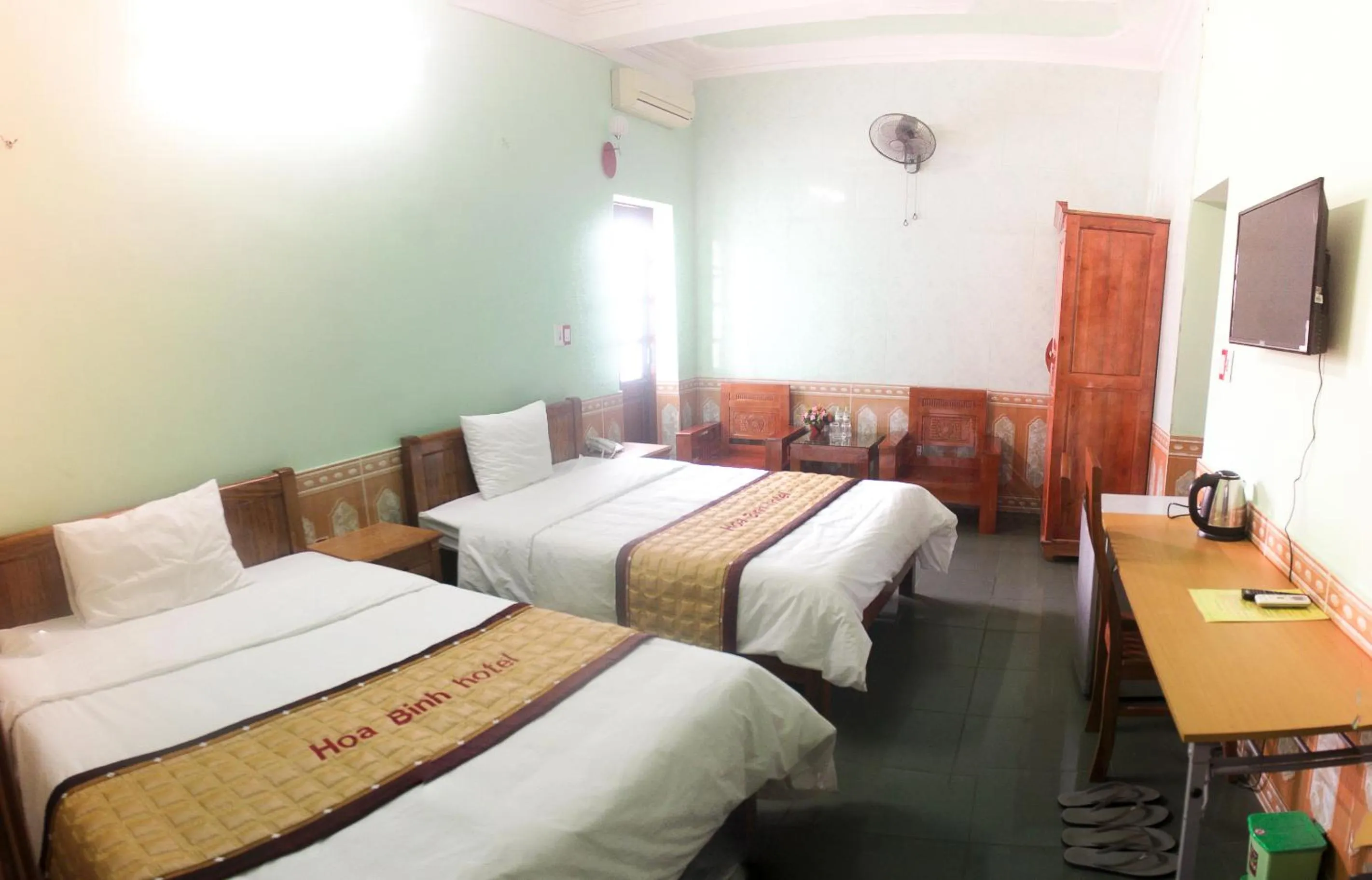 Bedroom, Bed in Hoa Binh Hotel