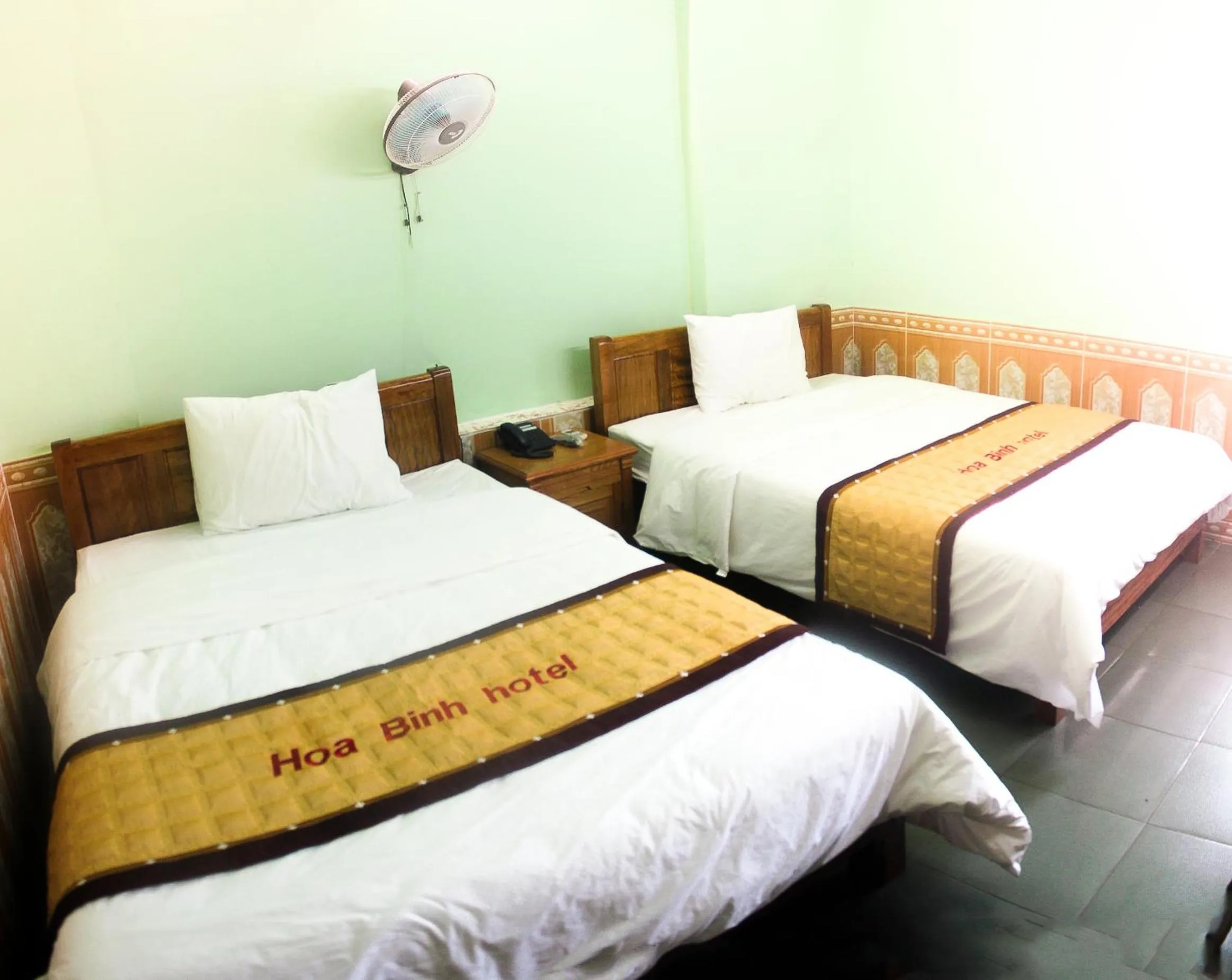 Bedroom, Bed in Hoa Binh Hotel