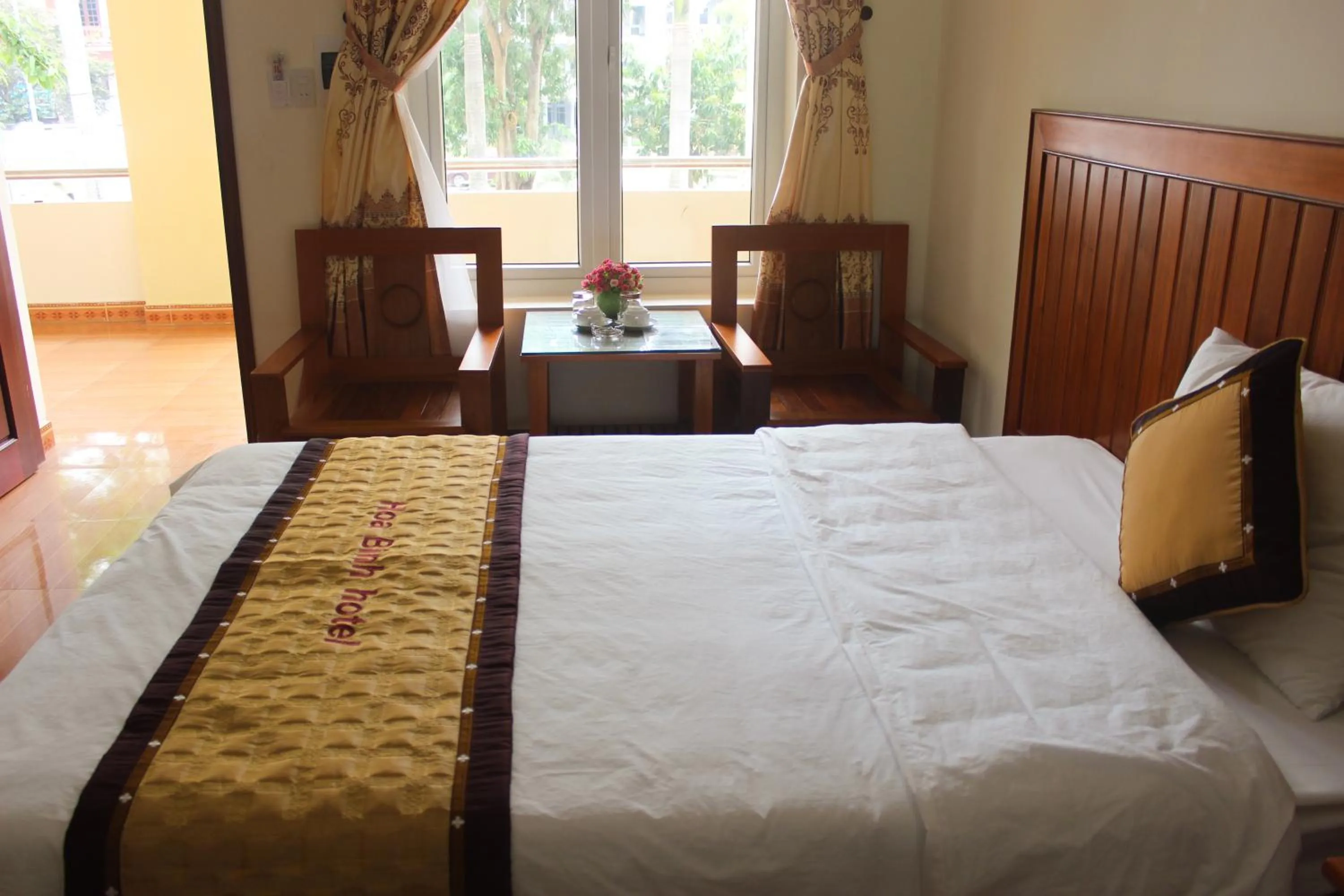 Bedroom, Bed in Hoa Binh Hotel