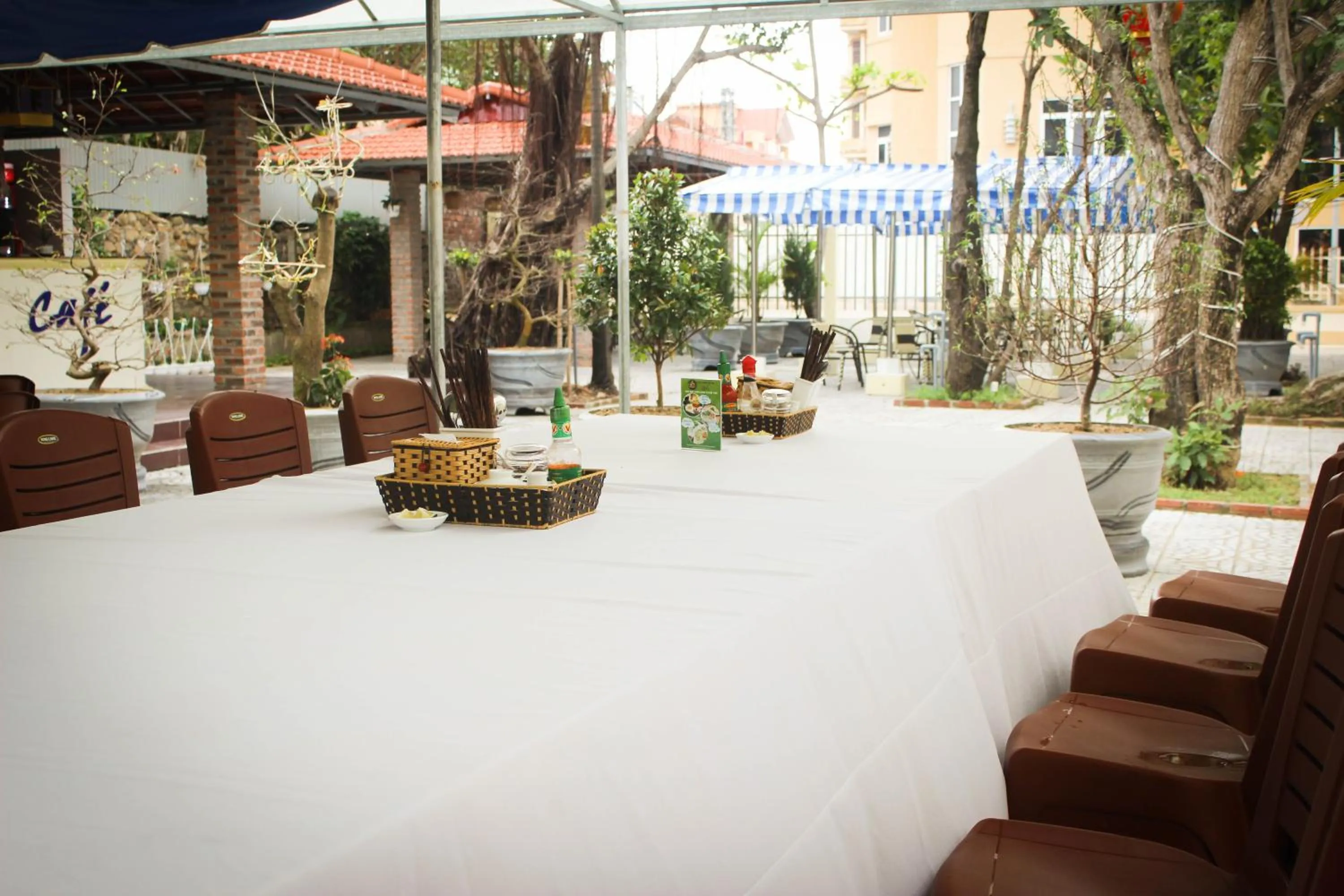 Restaurant/places to eat in Hoa Binh Hotel