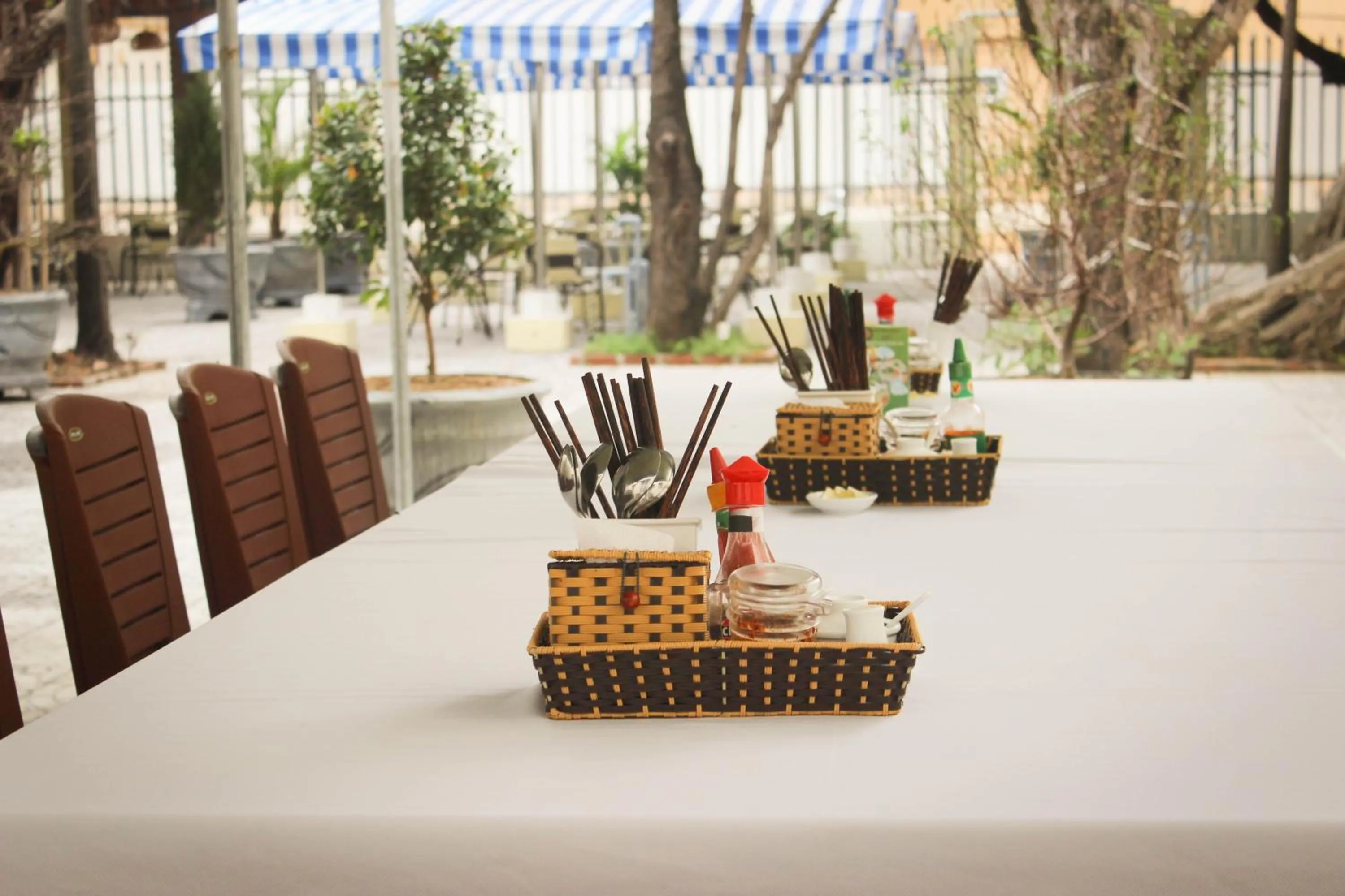 Restaurant/places to eat in Hoa Binh Hotel