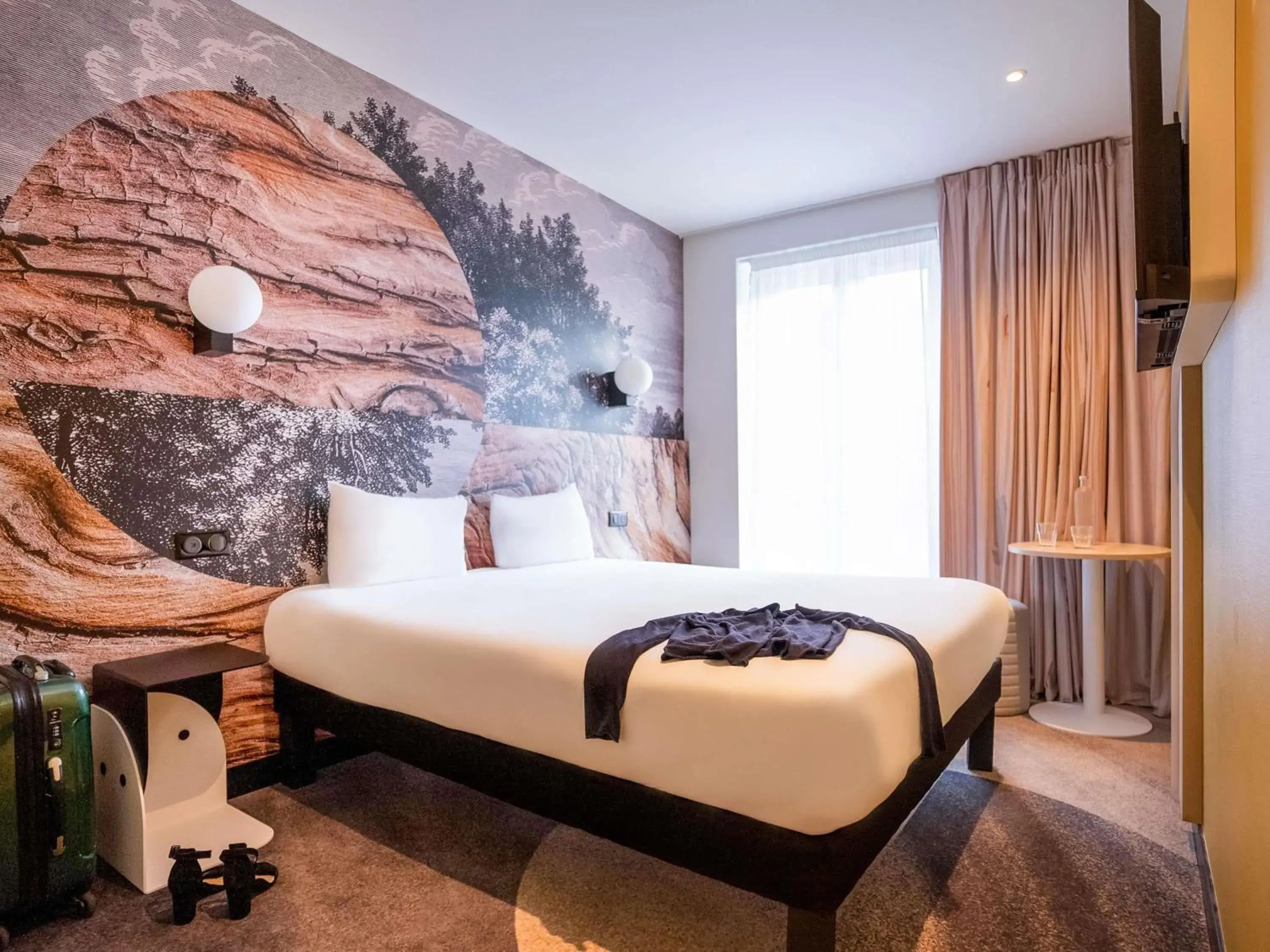 Standard Double Room - single occupancy in ibis styles Paris Montmartre Batignolles Standard Double Room - single occupancy in ibis styles Paris Montmartre Batignolles