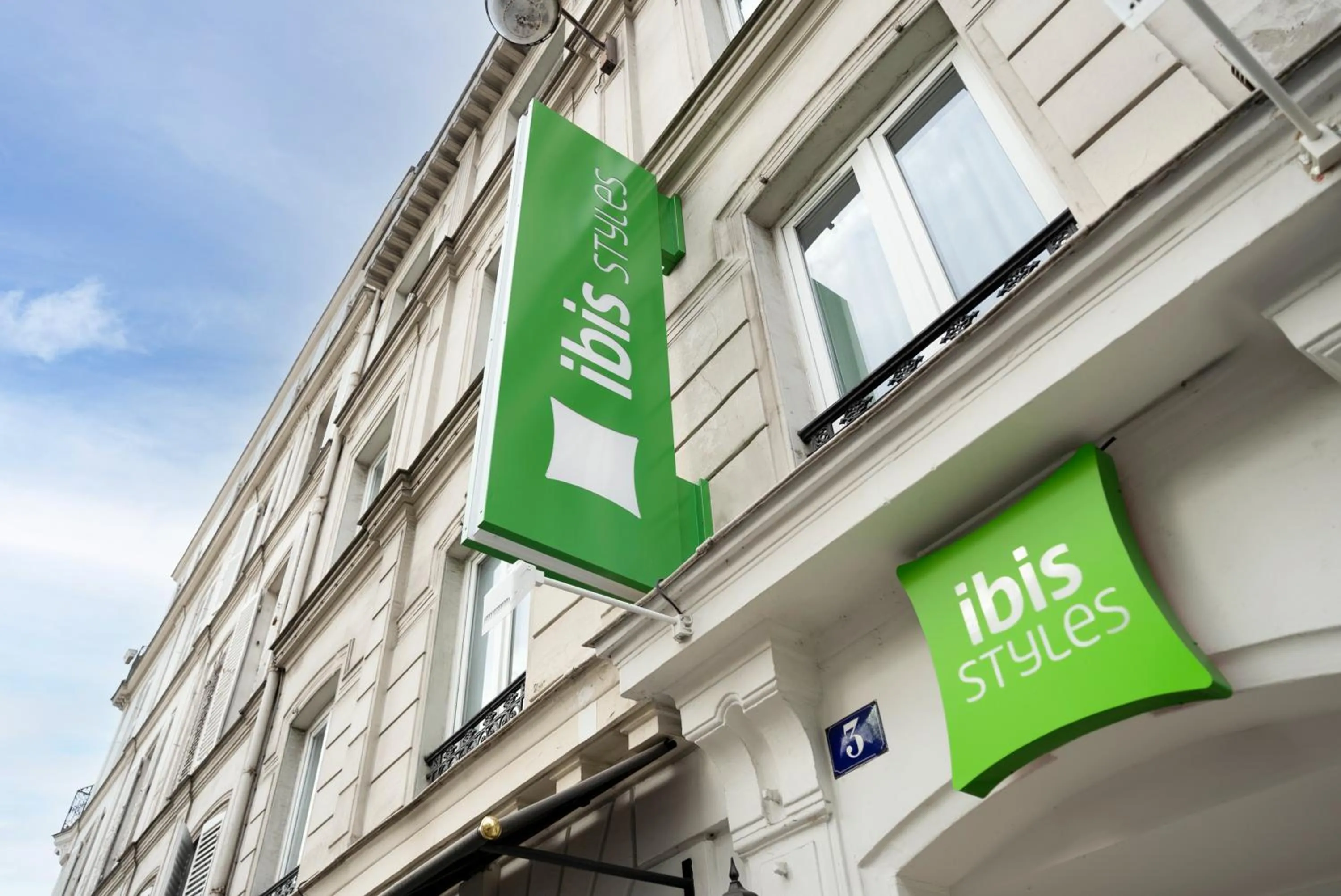 Property building in ibis styles Paris Montmartre Batignolles