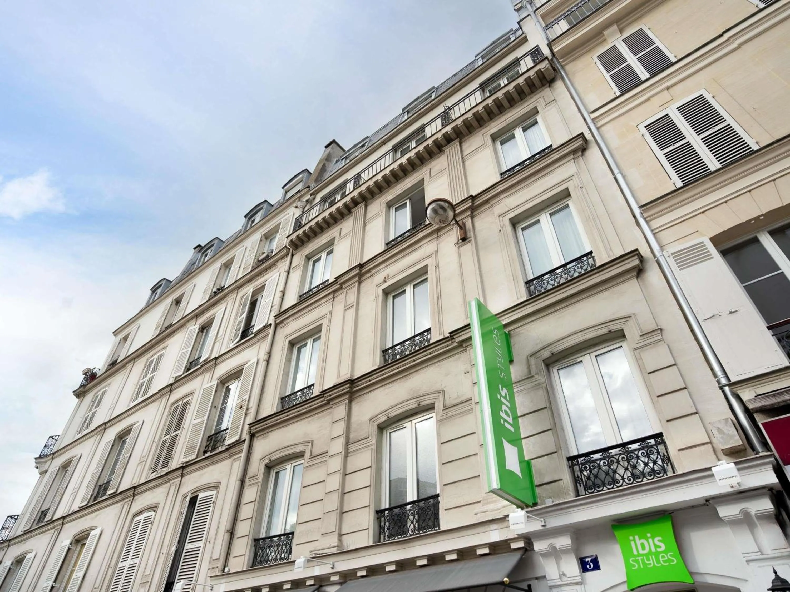 Property building in ibis styles Paris Montmartre Batignolles