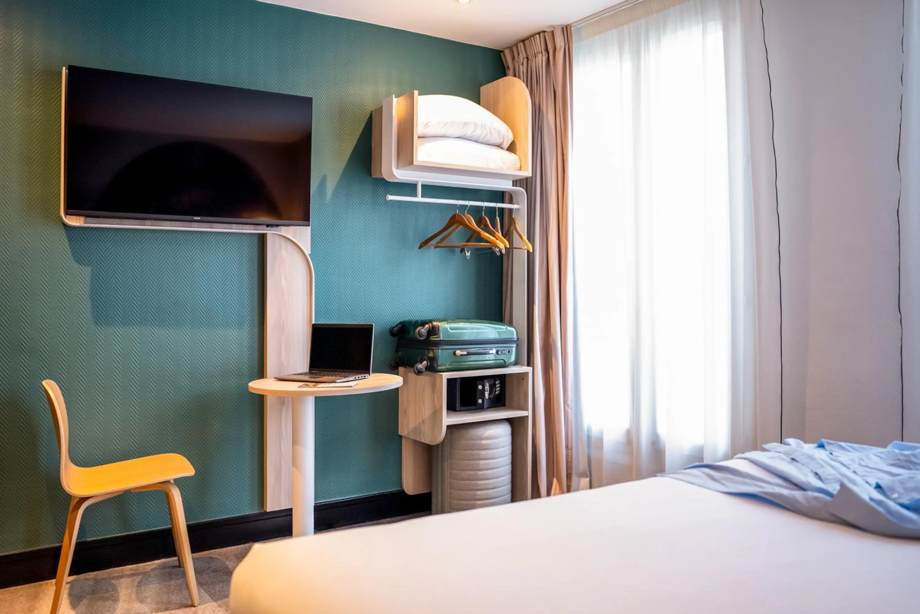 Bedroom, Bed in ibis styles Paris Montmartre Batignolles
