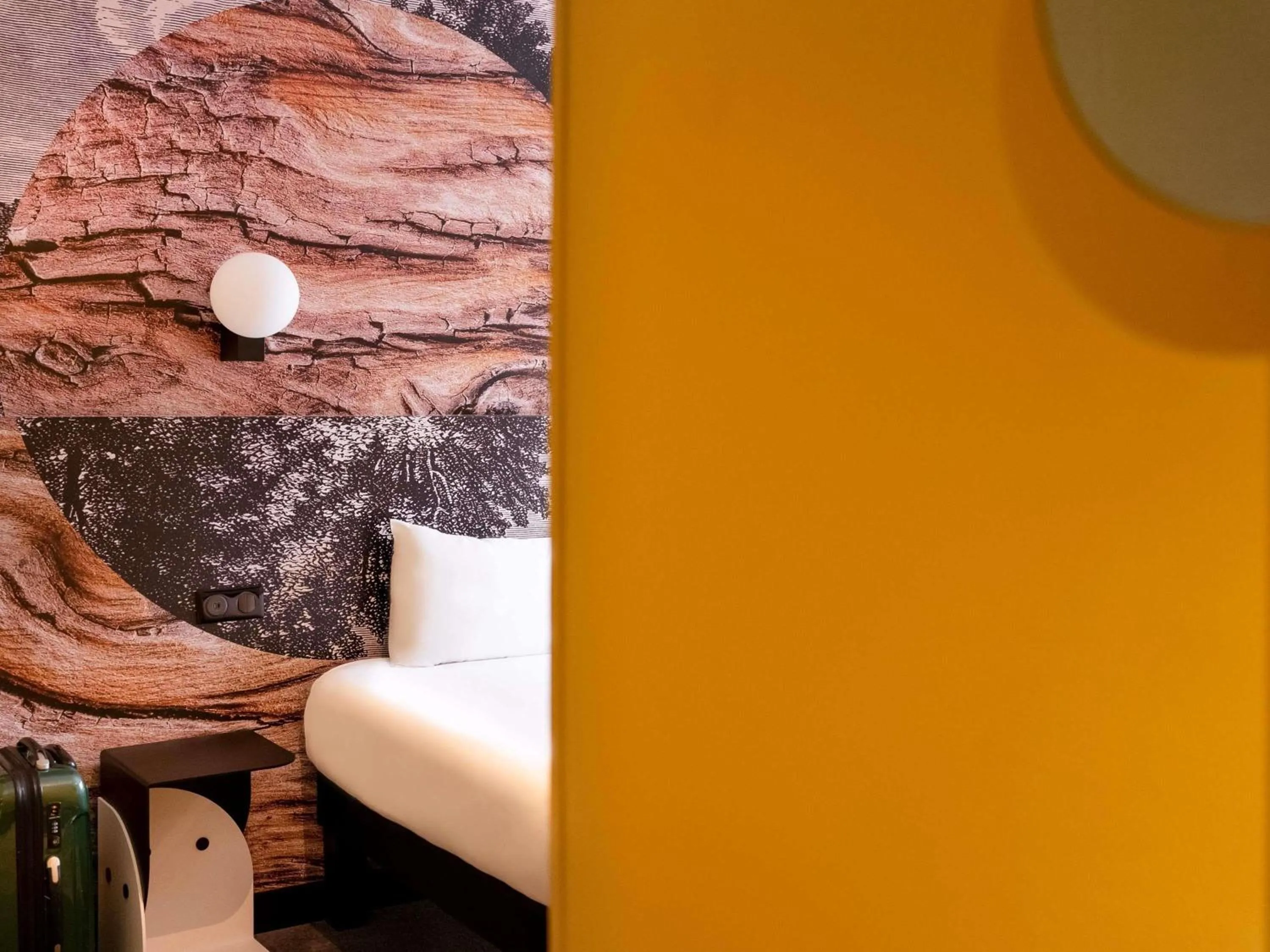 Bedroom in ibis styles Paris Montmartre Batignolles